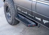 Universal ROAMBUILT flat short side step for Mercedes Sprinter – fits driver or passenger side; black aluminum with raised grip edge for traction.