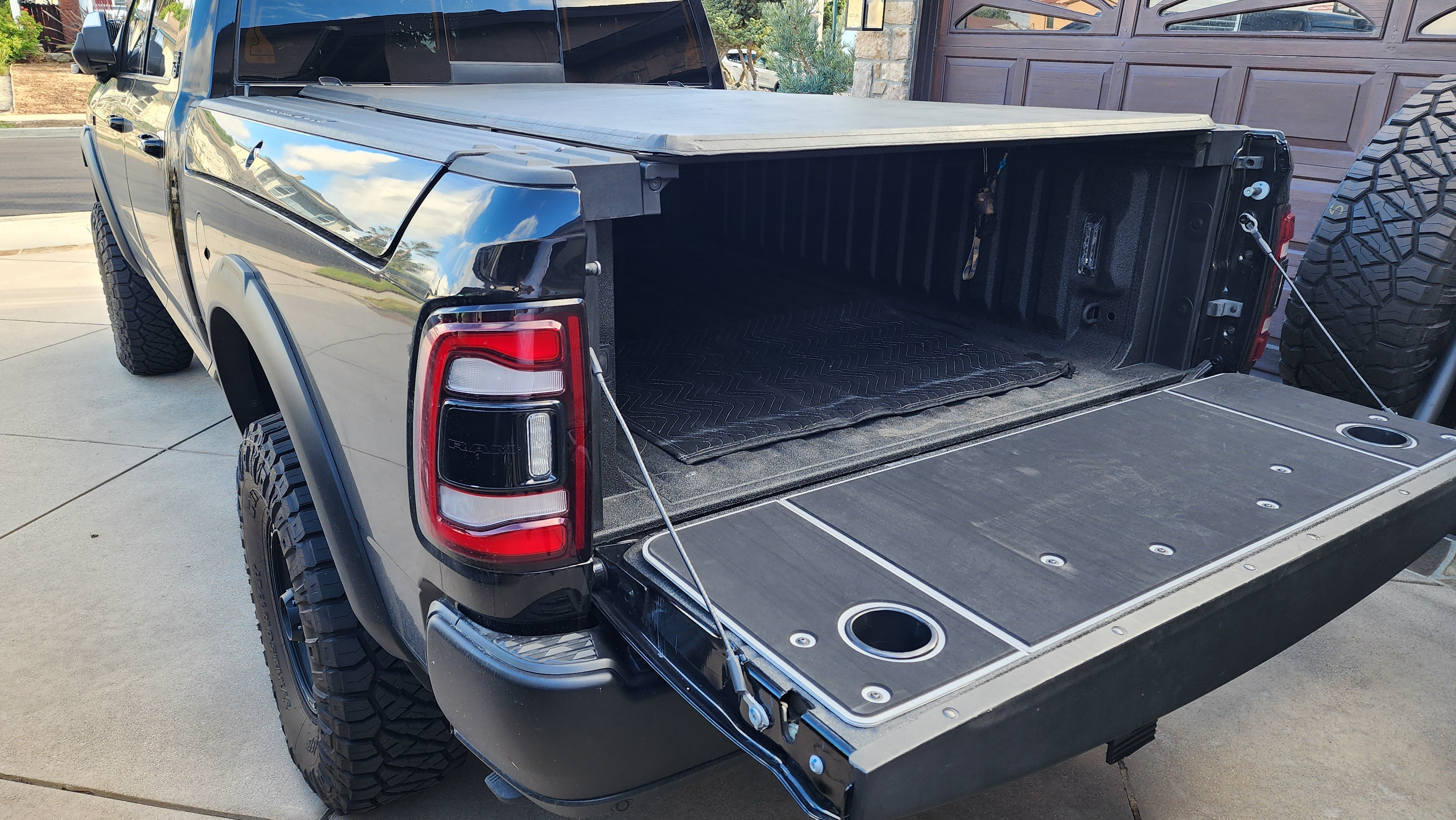 BillieBars Tailgate Cover – RAM (1998–Current)