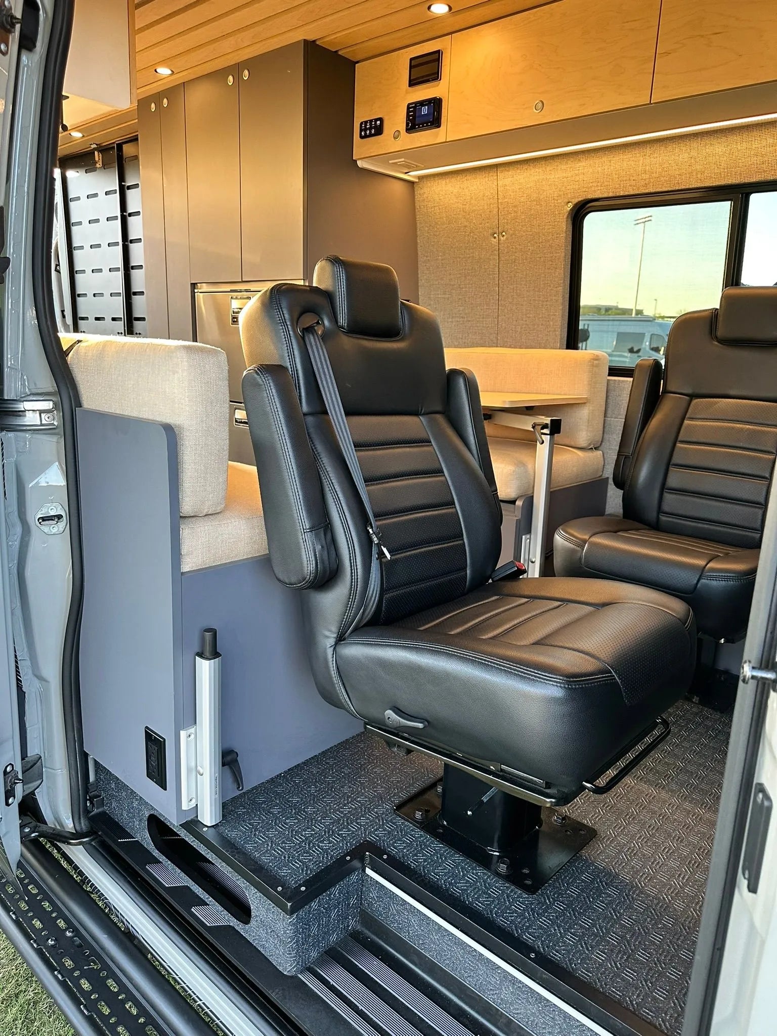 JMG Systems Nex-Gen Swivel Captain Chair + Mounting Kit