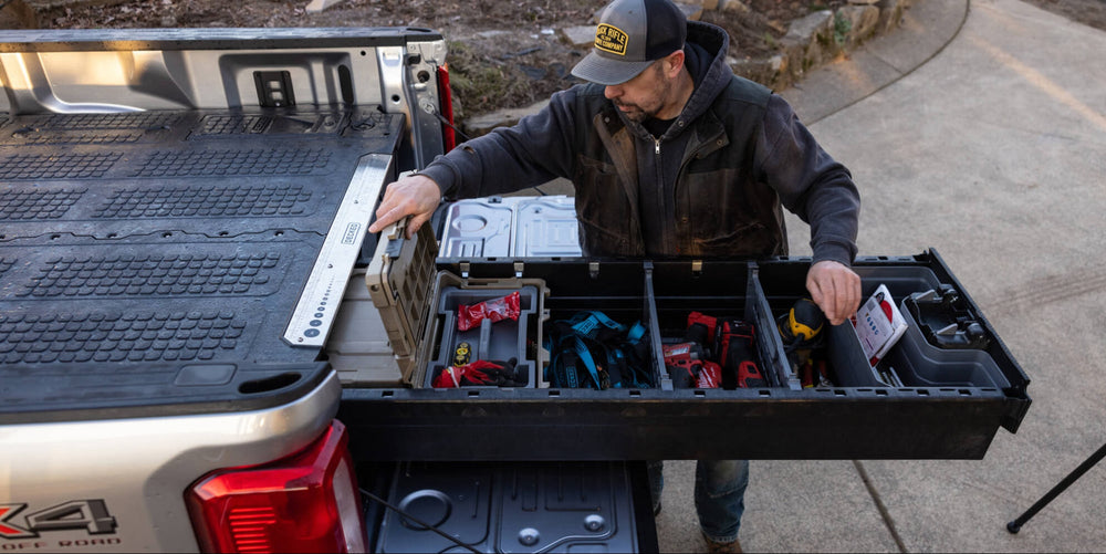 @expanded [XF6LF, XF7LF, XG10LF, XG5LF, XG9LF, XR5LF, XS4LF, XS5LF] A man retrieving his organized Milwaukee tools from his Drawer System in his 8' bed truck.