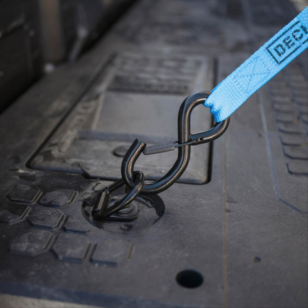 [XF6LF, XF7LF, XG10LF, XG5LF, XG9LF, XR5LF, XS4LF, XS5LF] A ratchet strap attached to one of the Drawer System's D-ring Tie Downs.