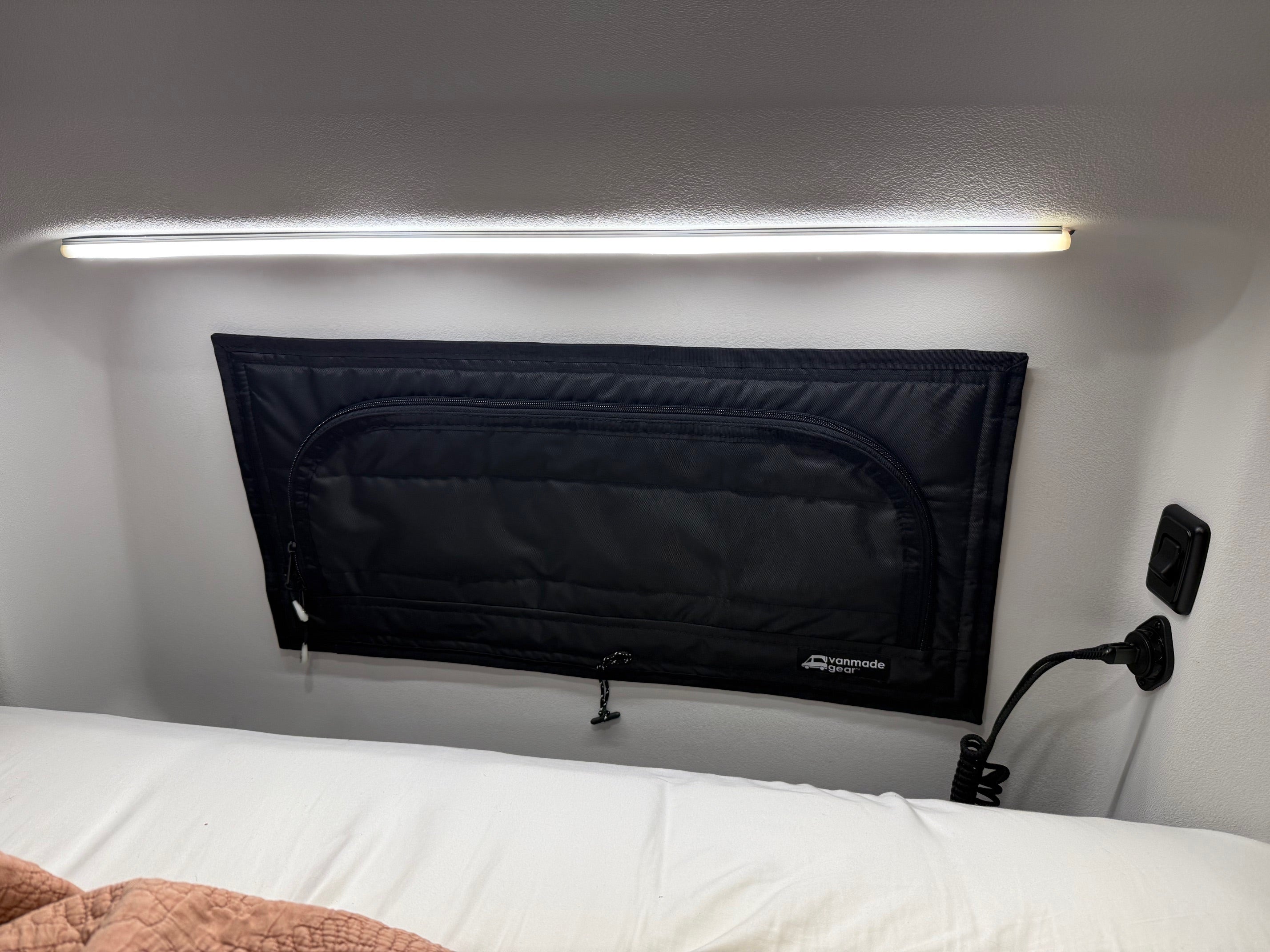 Tiffin GH1  - Bunk Window Zipper Shade