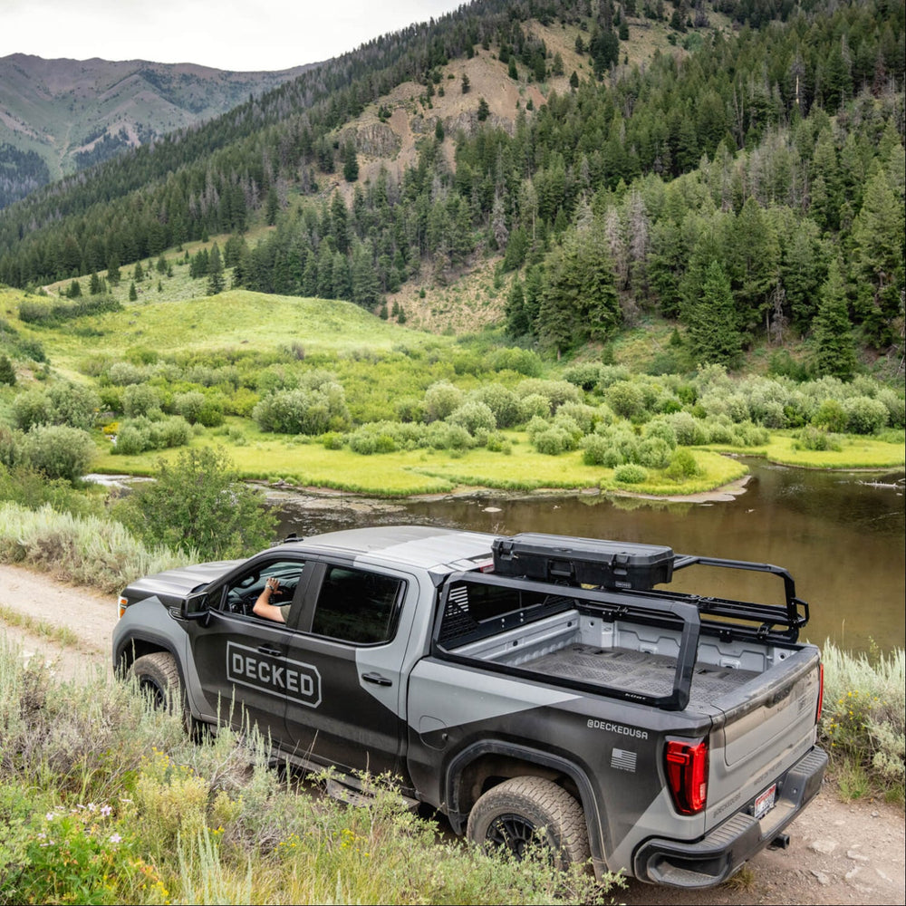 [A0036-MTRK] A DECKED truck with a black Honcho D-co Case mounted to a roof rack.