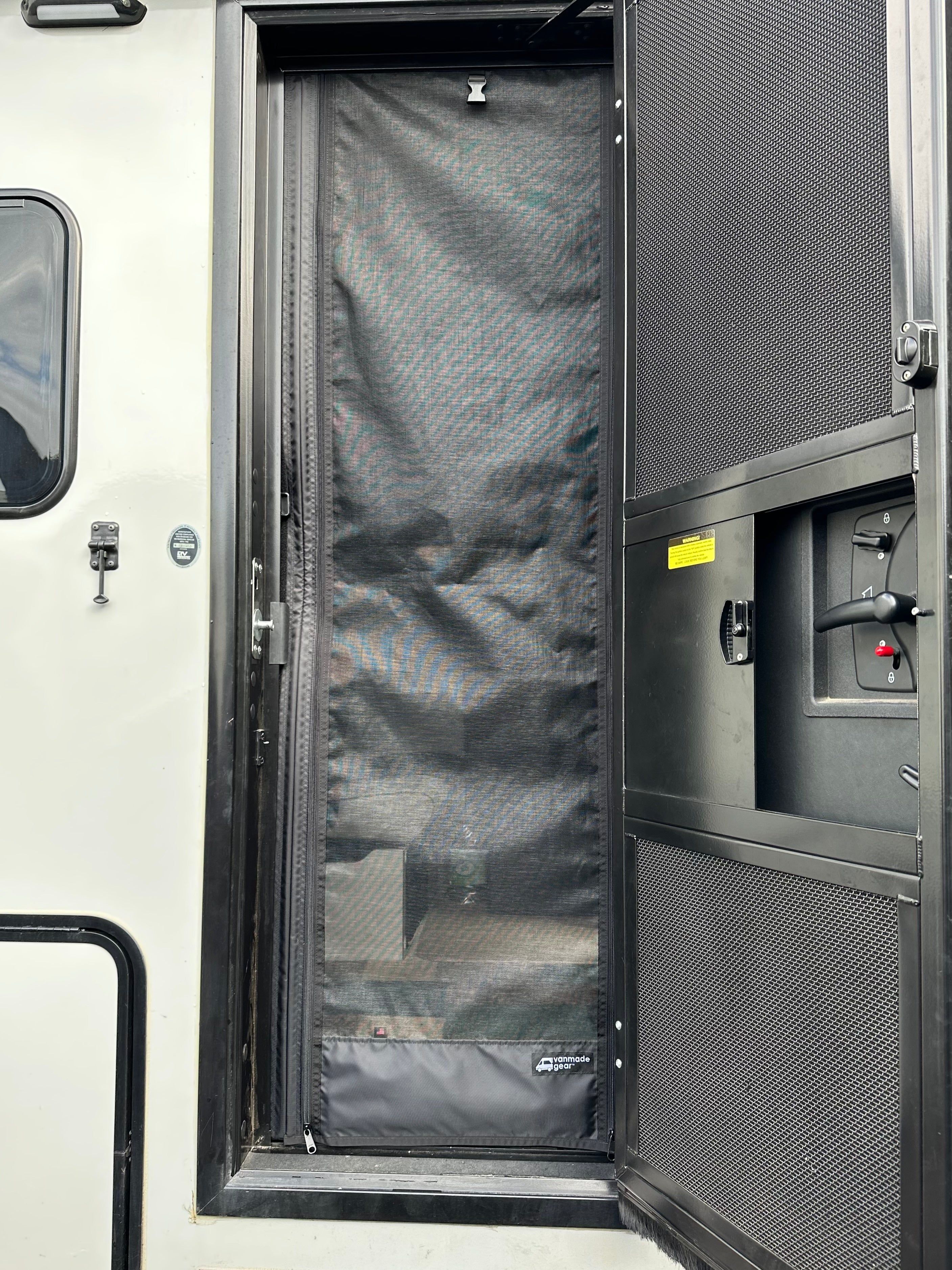 Transit Ekko - Screen Door
