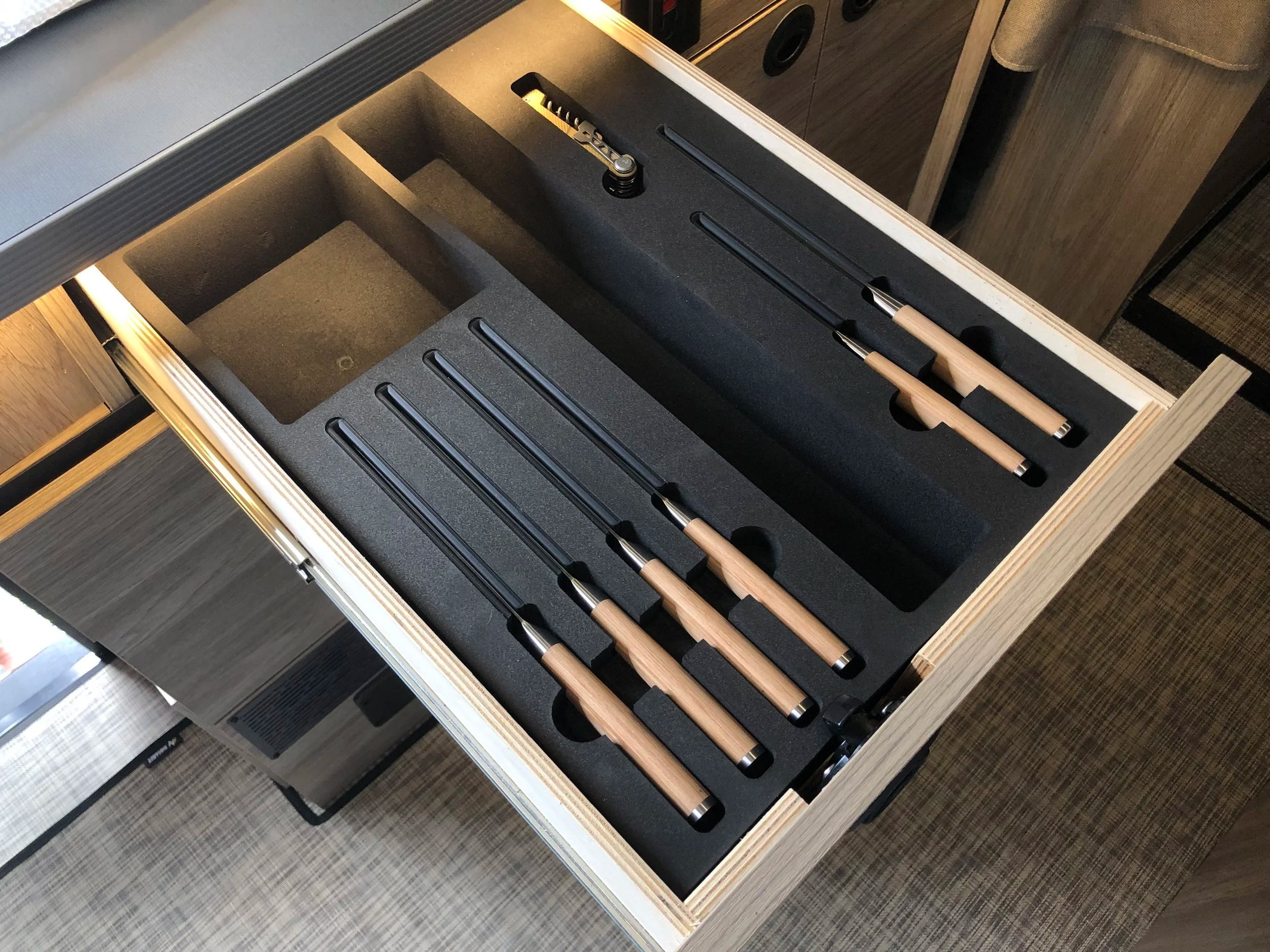 Sprinter chassis Ekko 4-Person Drawer Set