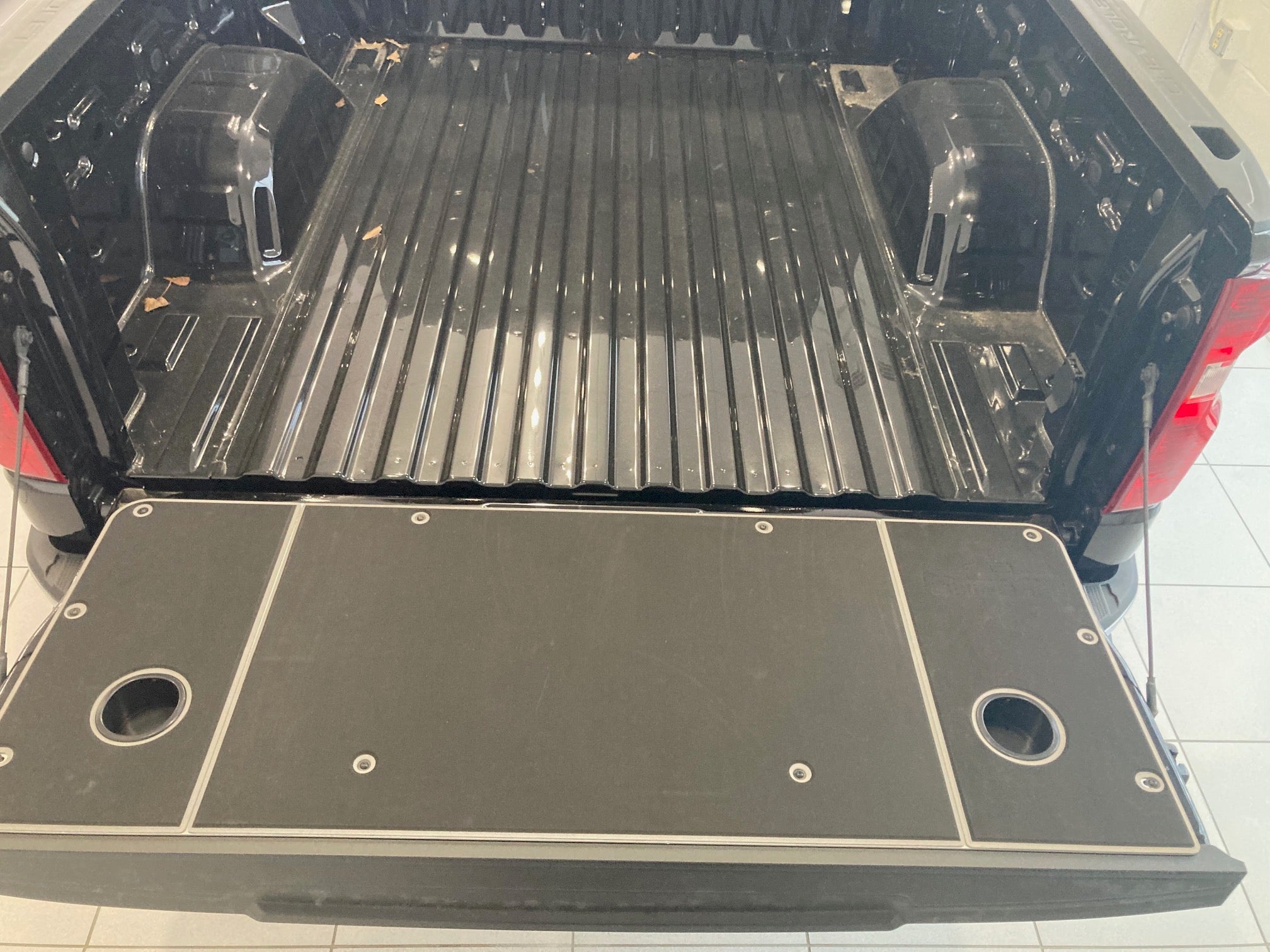 BillieBars Tailgate Cover – Silverado / Sierra 1500 (2019+)