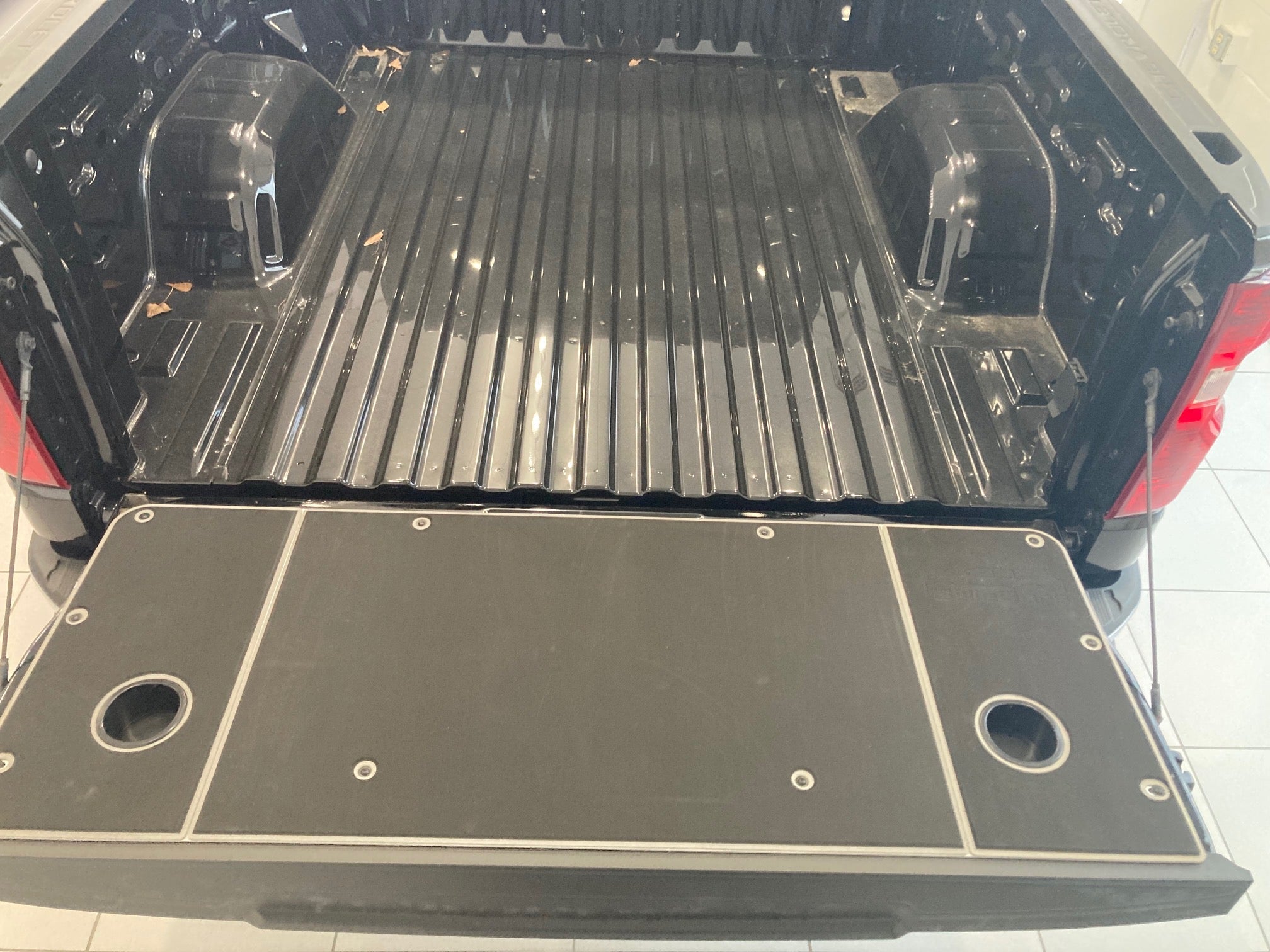 BillieBars Tailgate Cover – Silverado / Sierra 1500 (2019+)