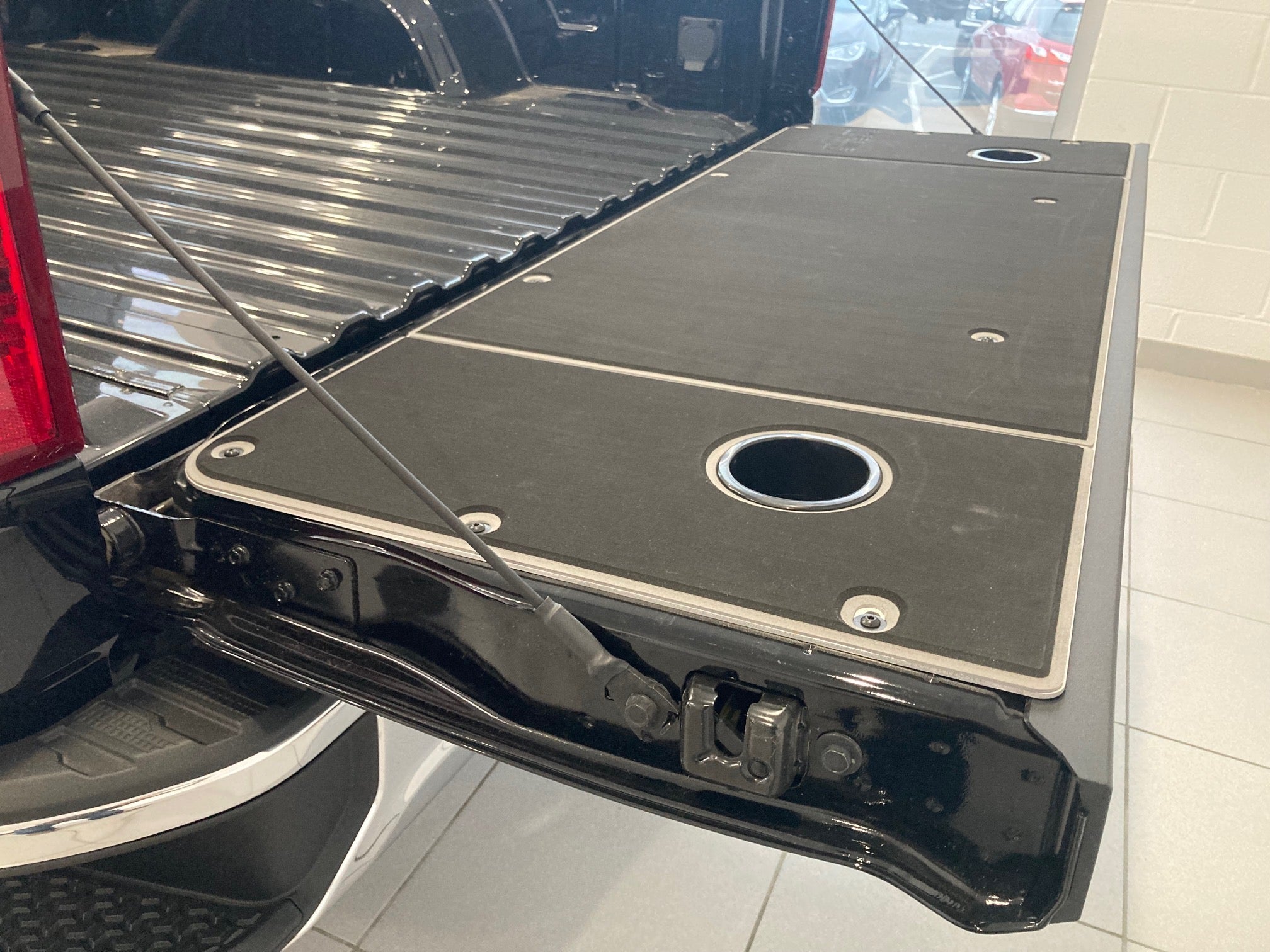 BillieBars Tailgate Cover – Silverado / Sierra 1500 (2019+)