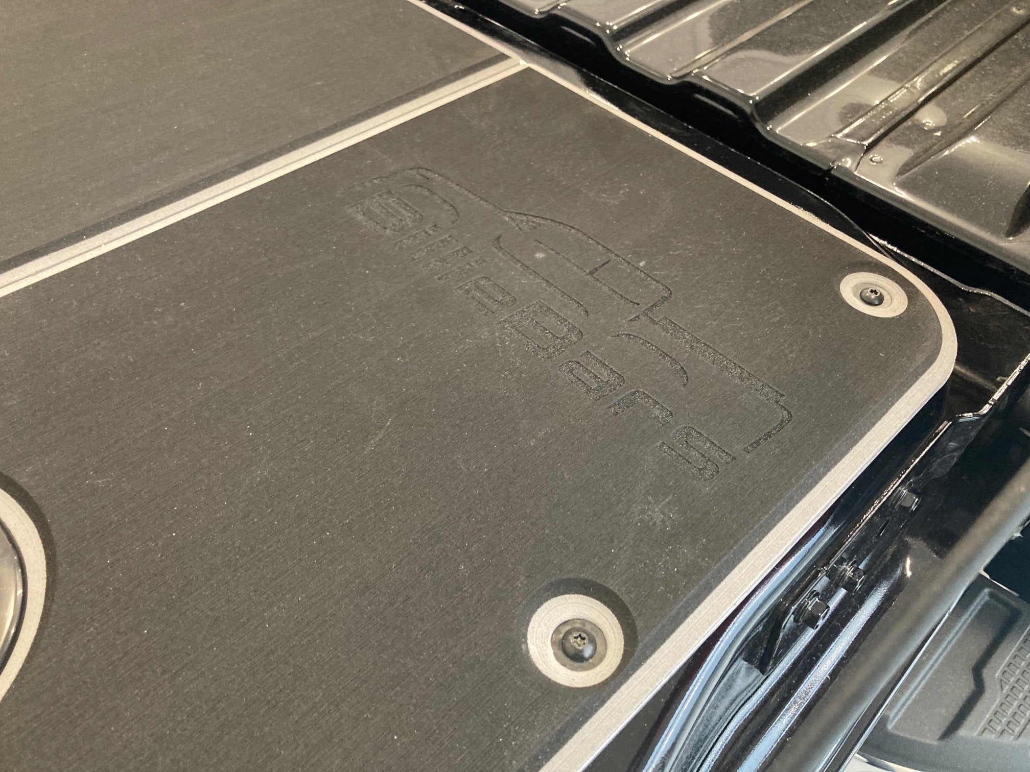 BillieBars Tailgate Cover – Silverado / Sierra 1500 (2019+)
