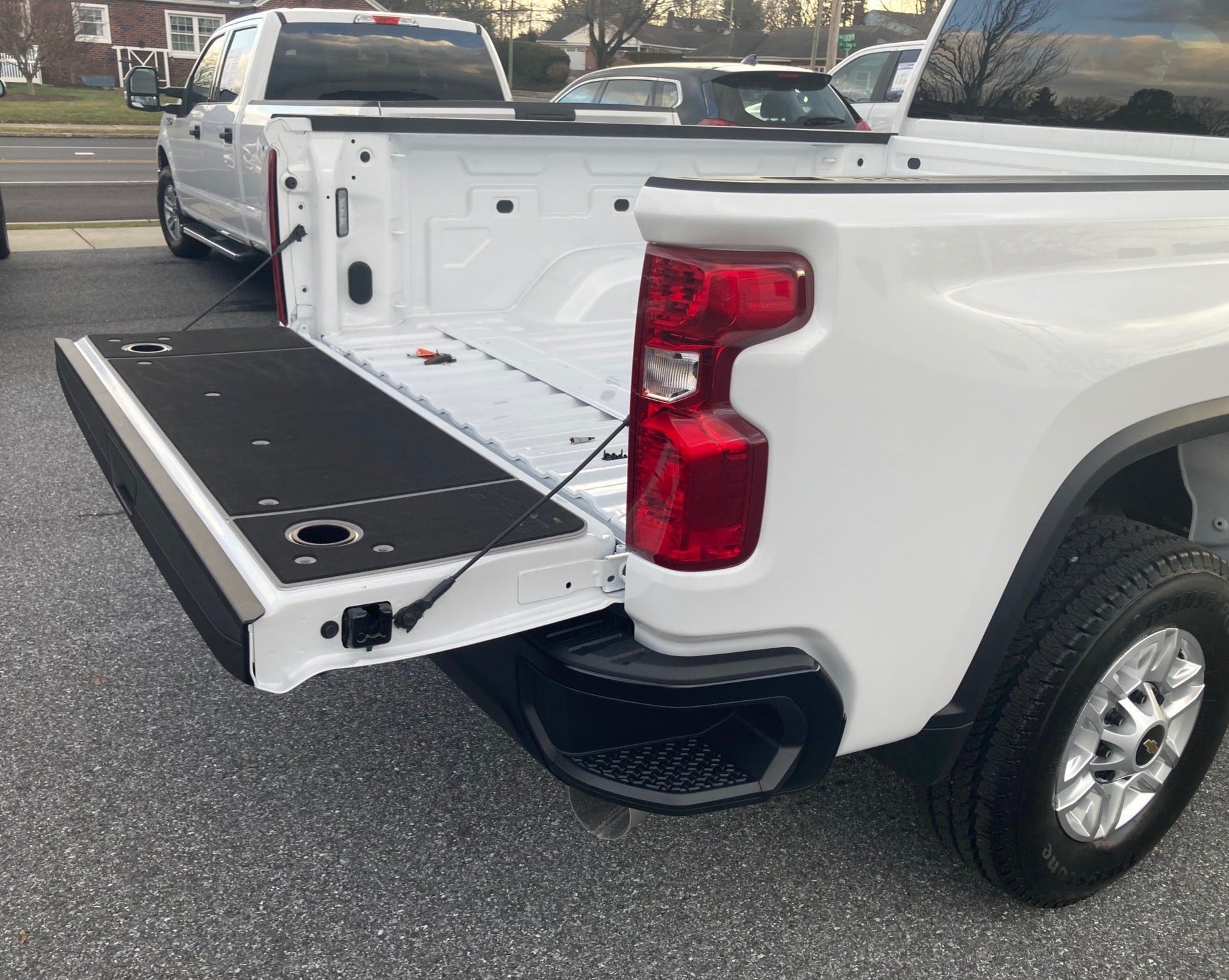 BillieBars Tailgate Cover – Silverado / Sierra 2500, 3500 (2019+)