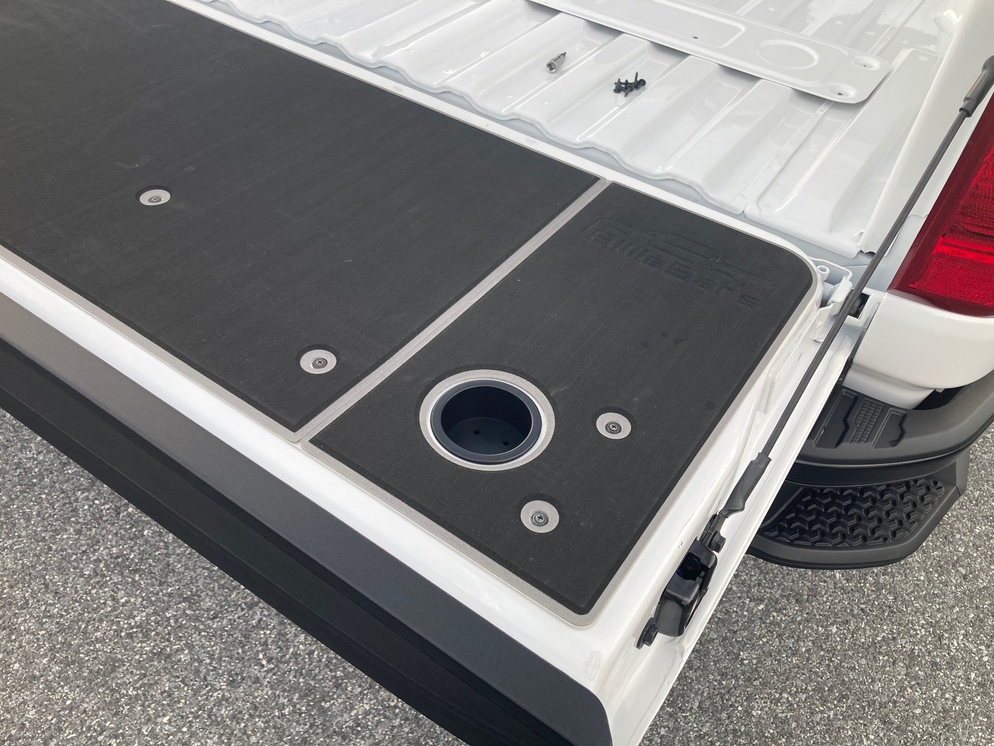 BillieBars Tailgate Cover – Silverado / Sierra 2500, 3500 (2019+)