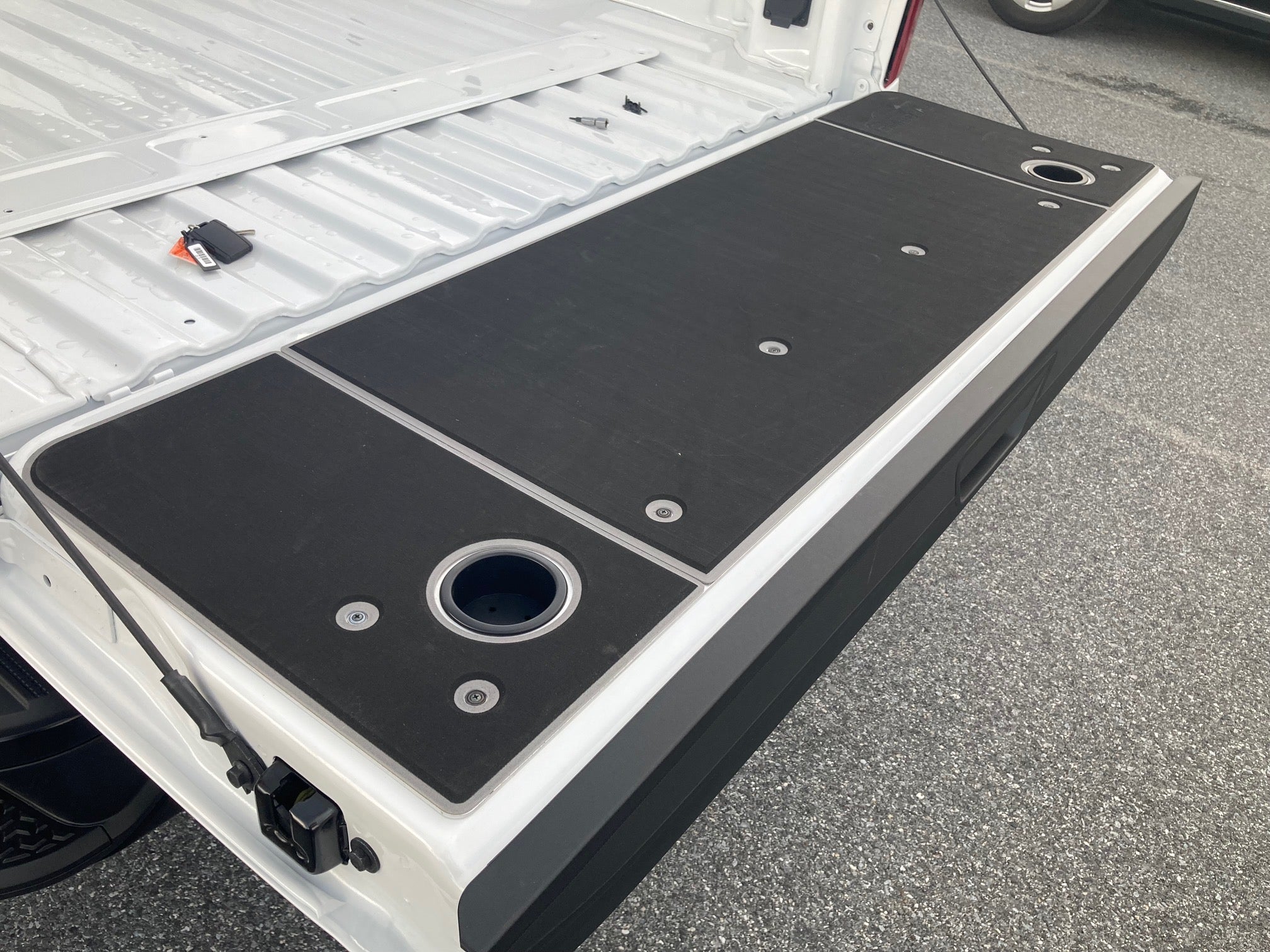 BillieBars Tailgate Cover – Silverado / Sierra 2500, 3500 (2019+)