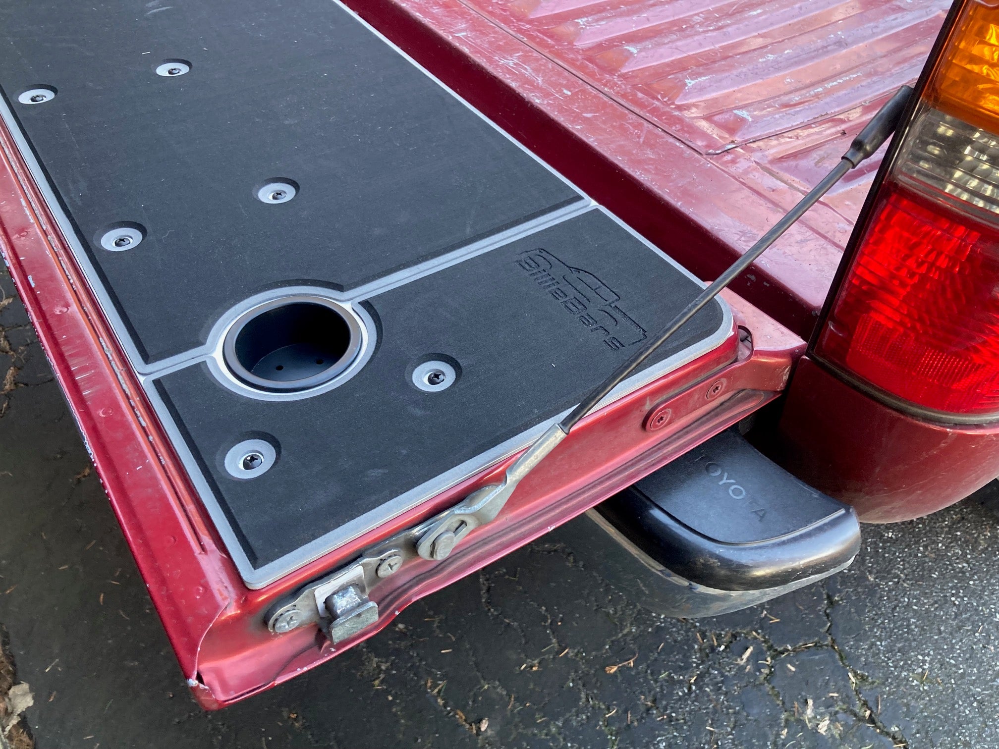 BillieBars Tailgate Cover – 1st Gen Tacoma (1995–2004)