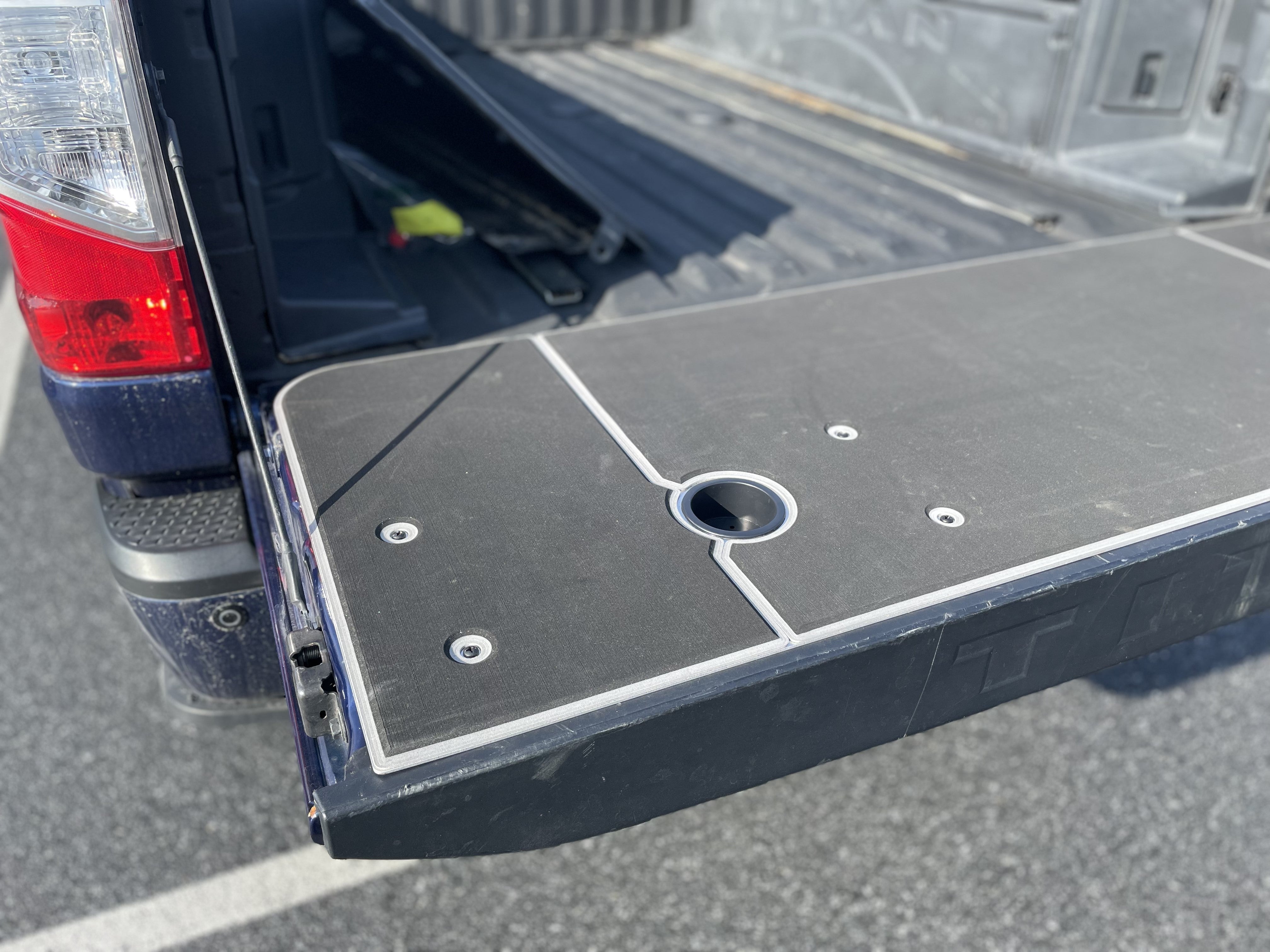 BillieBars Tailgate Cover – Nissan Titan (2004–2026)