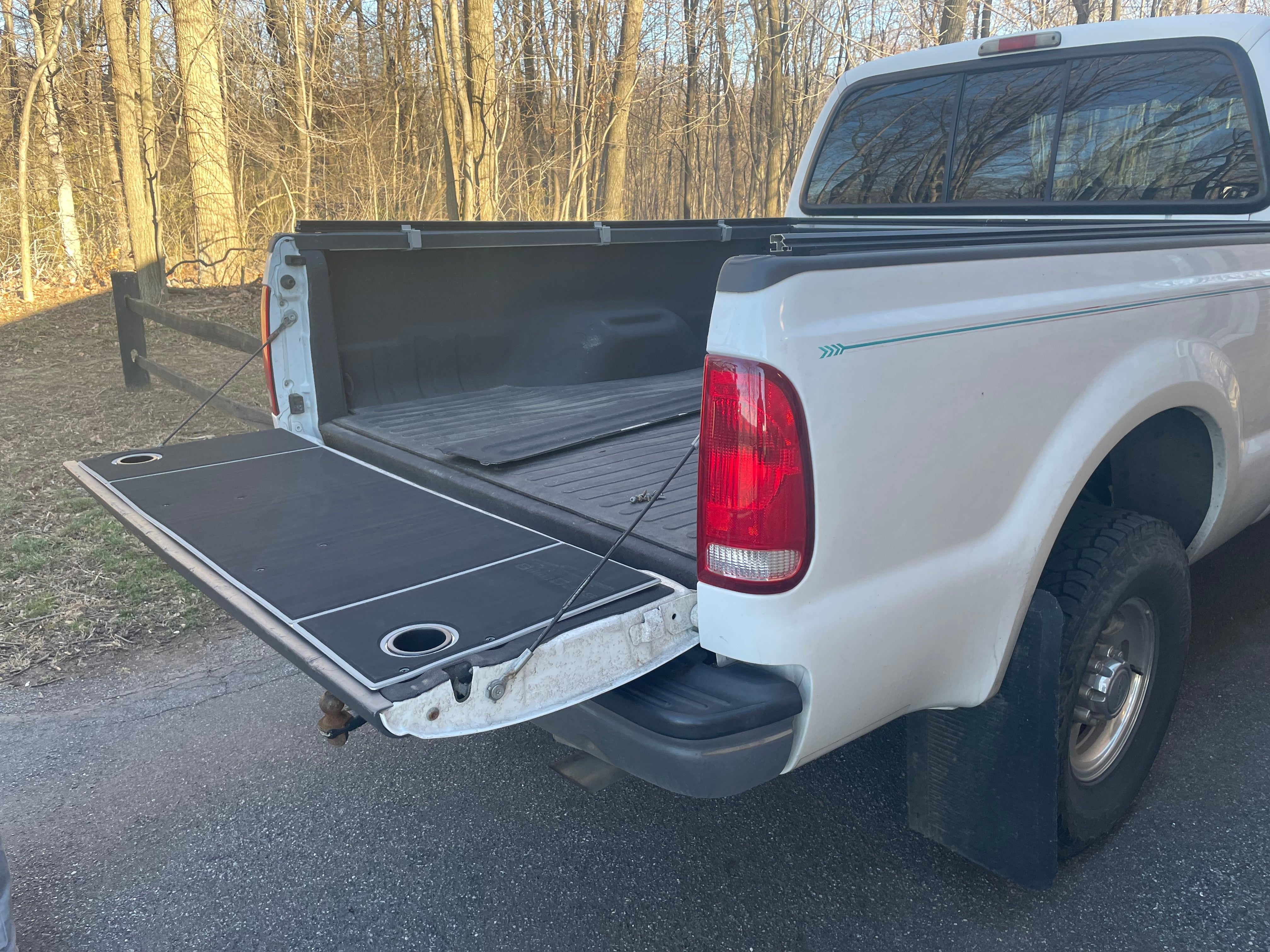 BillieBars Tailgate Cover – F150 / F250 / F350 (1999–2007)