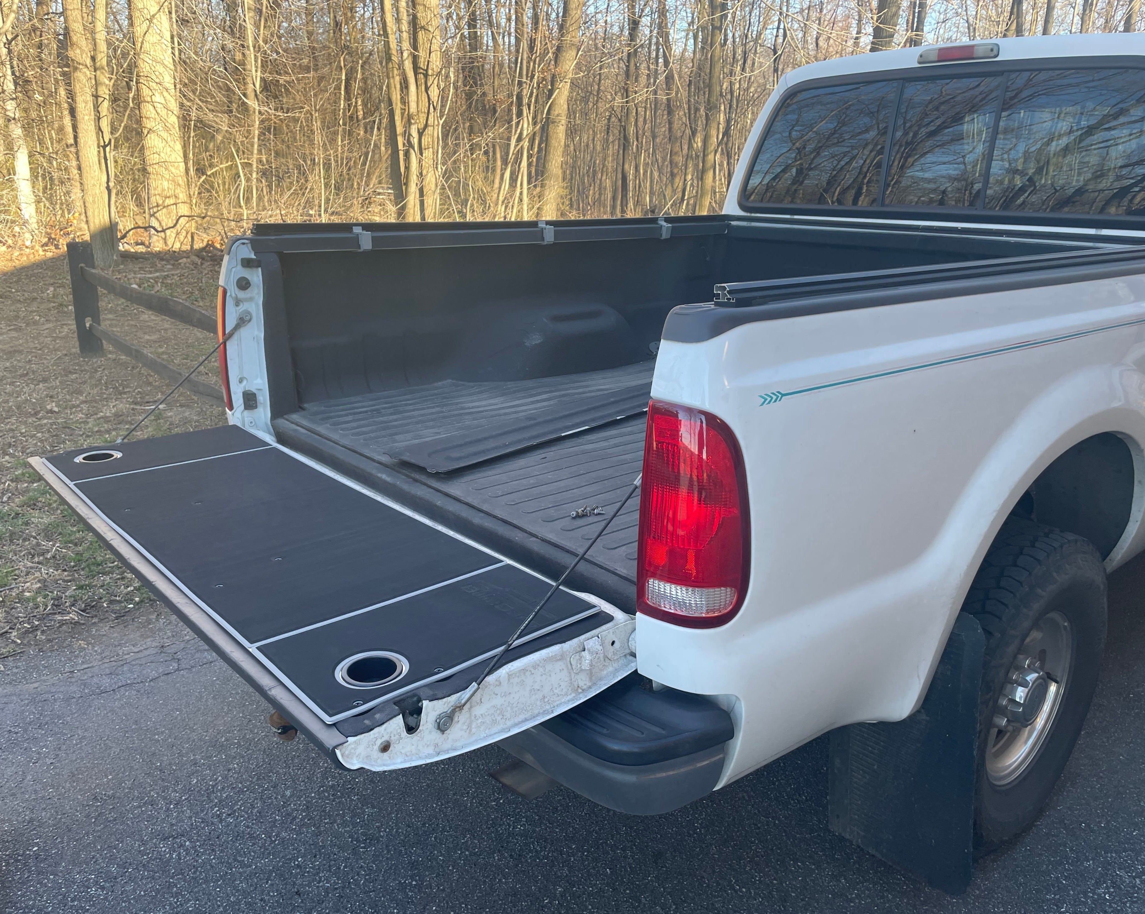 BillieBars Tailgate Cover – F150 / F250 / F350 (1999–2007)