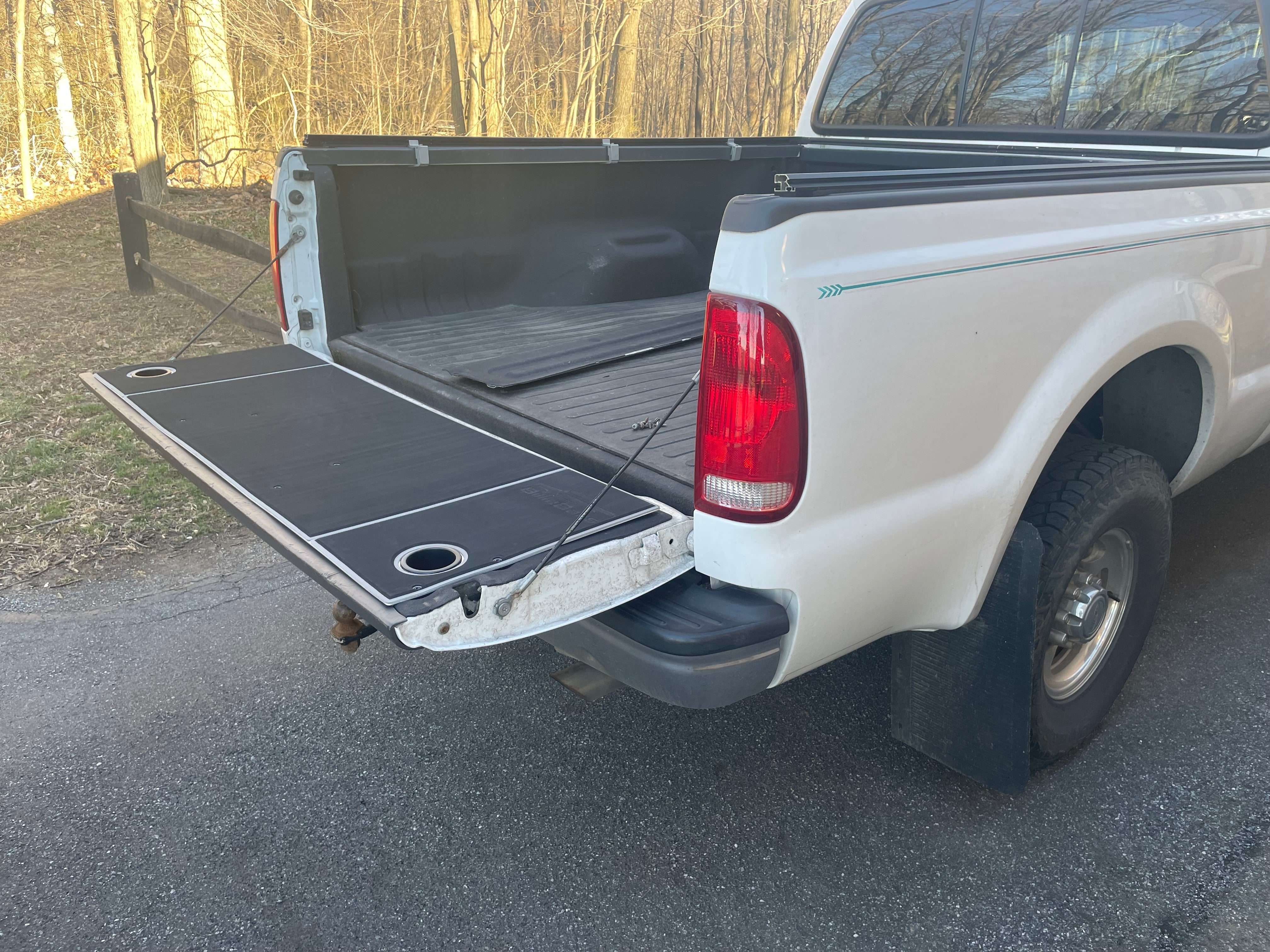 BillieBars Tailgate Cover – F150 / F250 / F350 (1999–2007)
