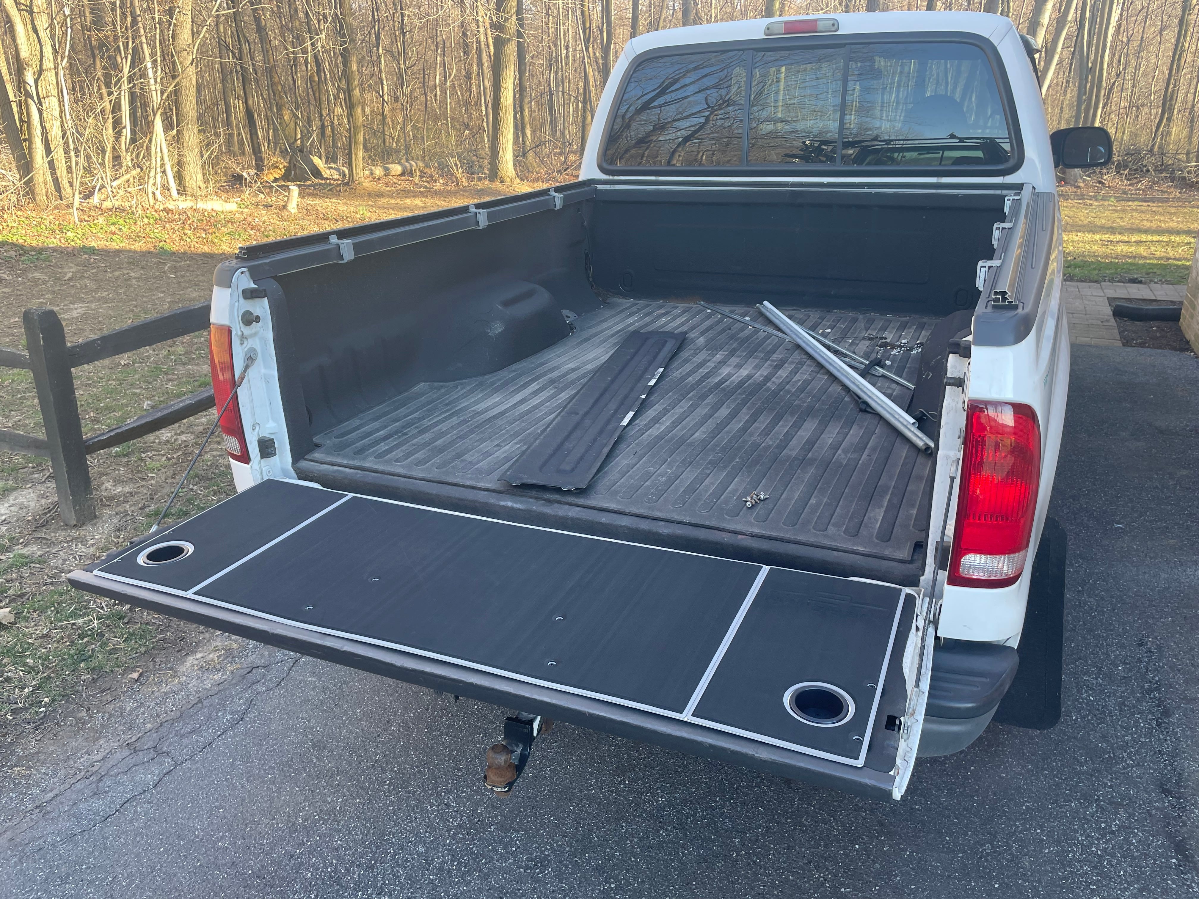 BillieBars Tailgate Cover – F150 / F250 / F350 (1999–2007)