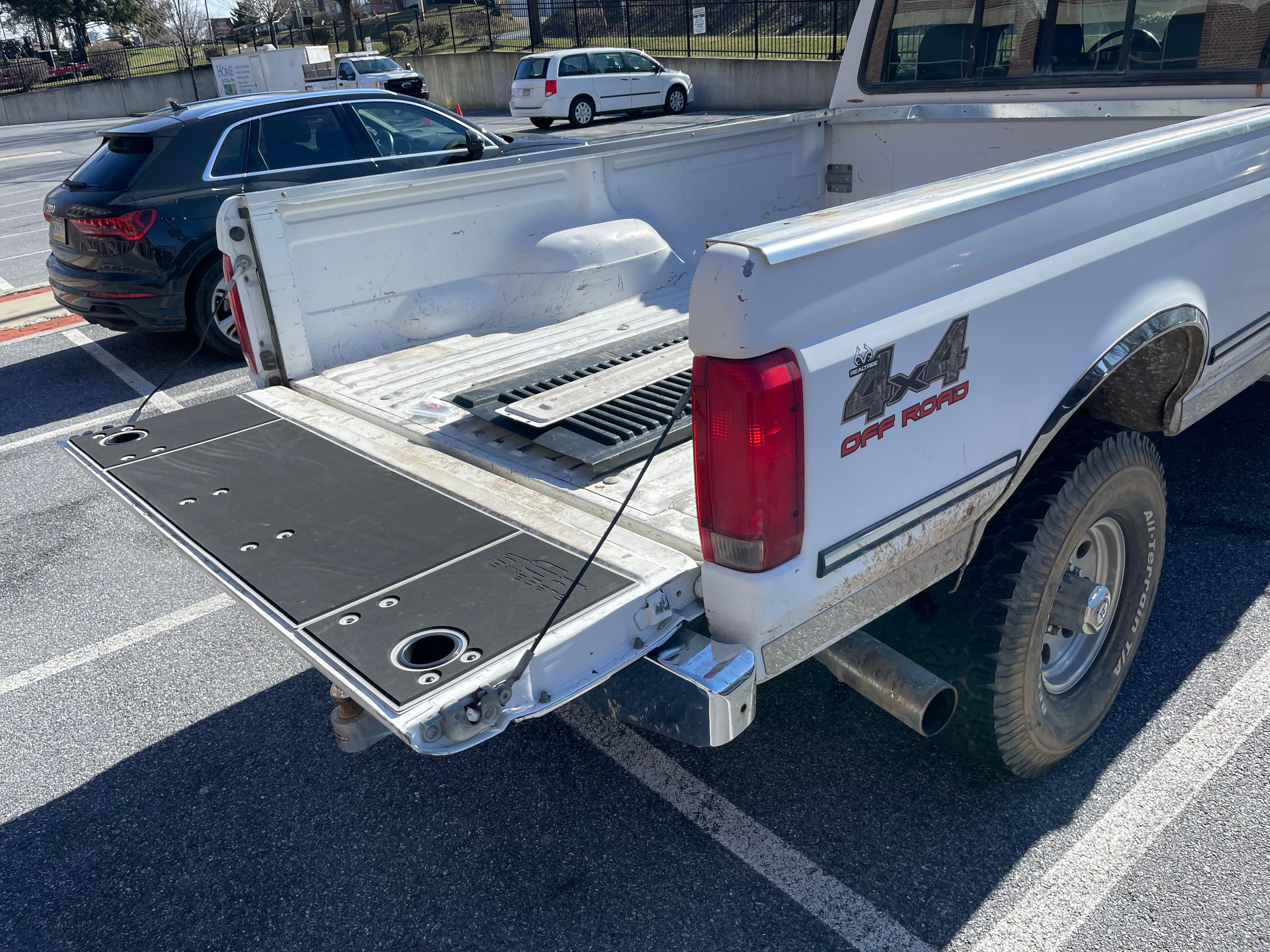 BillieBars Tailgate Cover – F250 / F350 (1987–1996)