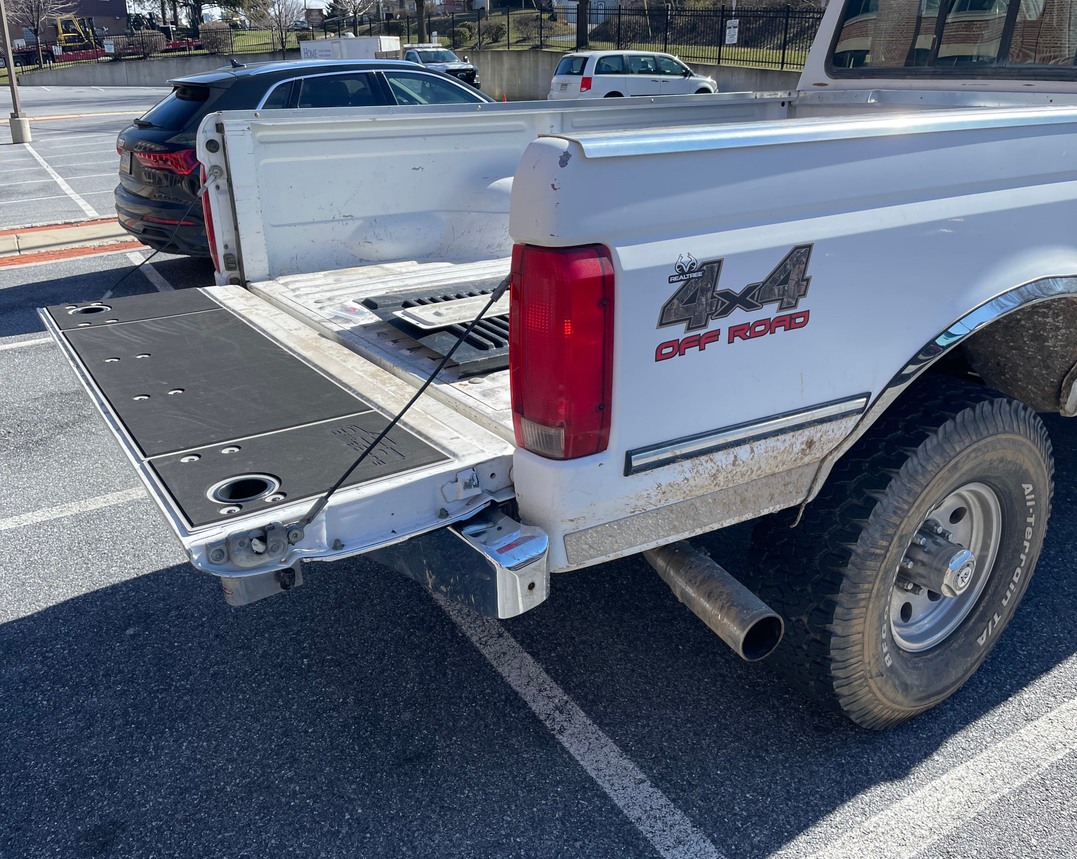 BillieBars Tailgate Cover – F250 / F350 (1987–1996)