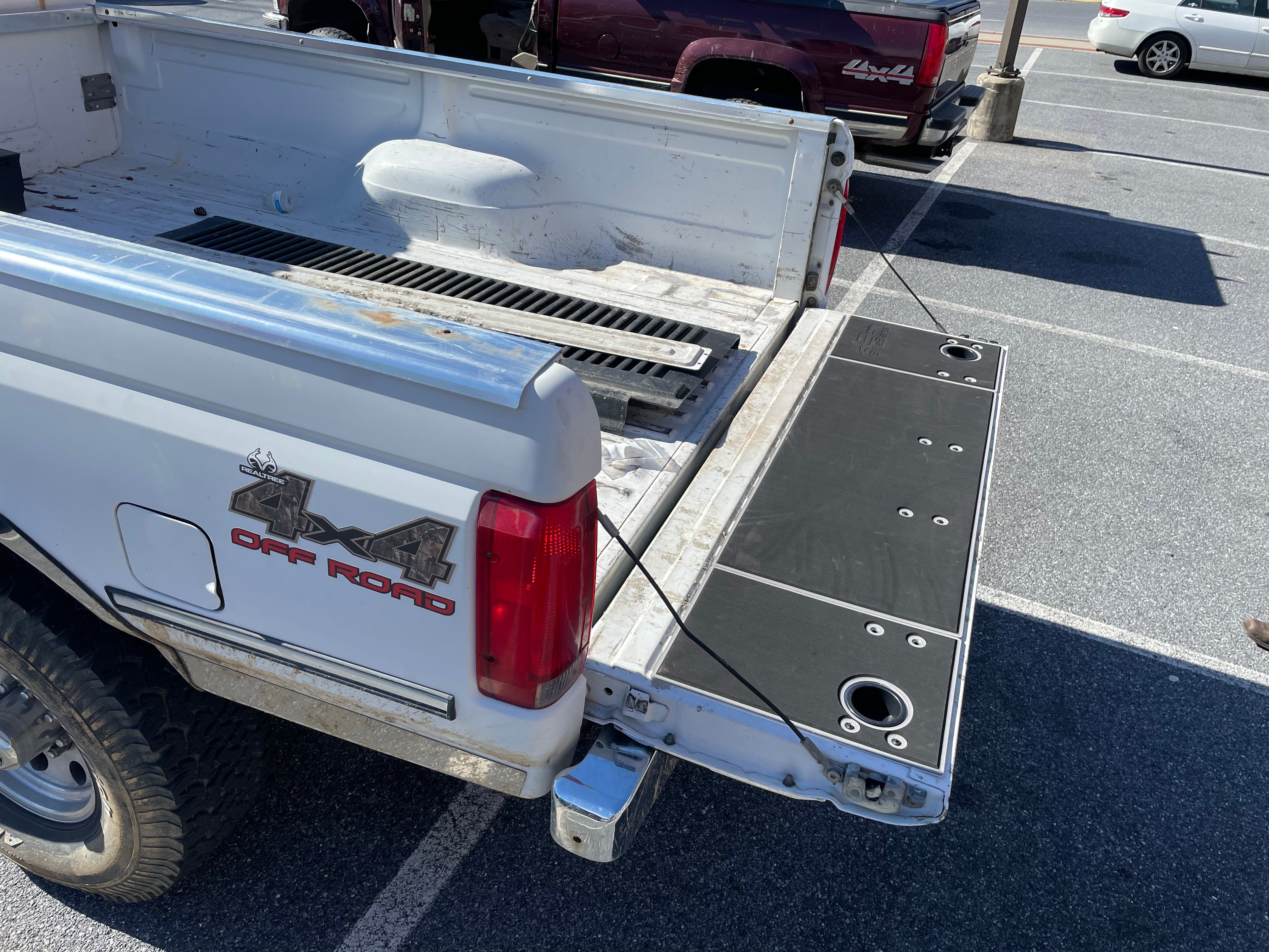 BillieBars Tailgate Cover – F250 / F350 (1987–1996)