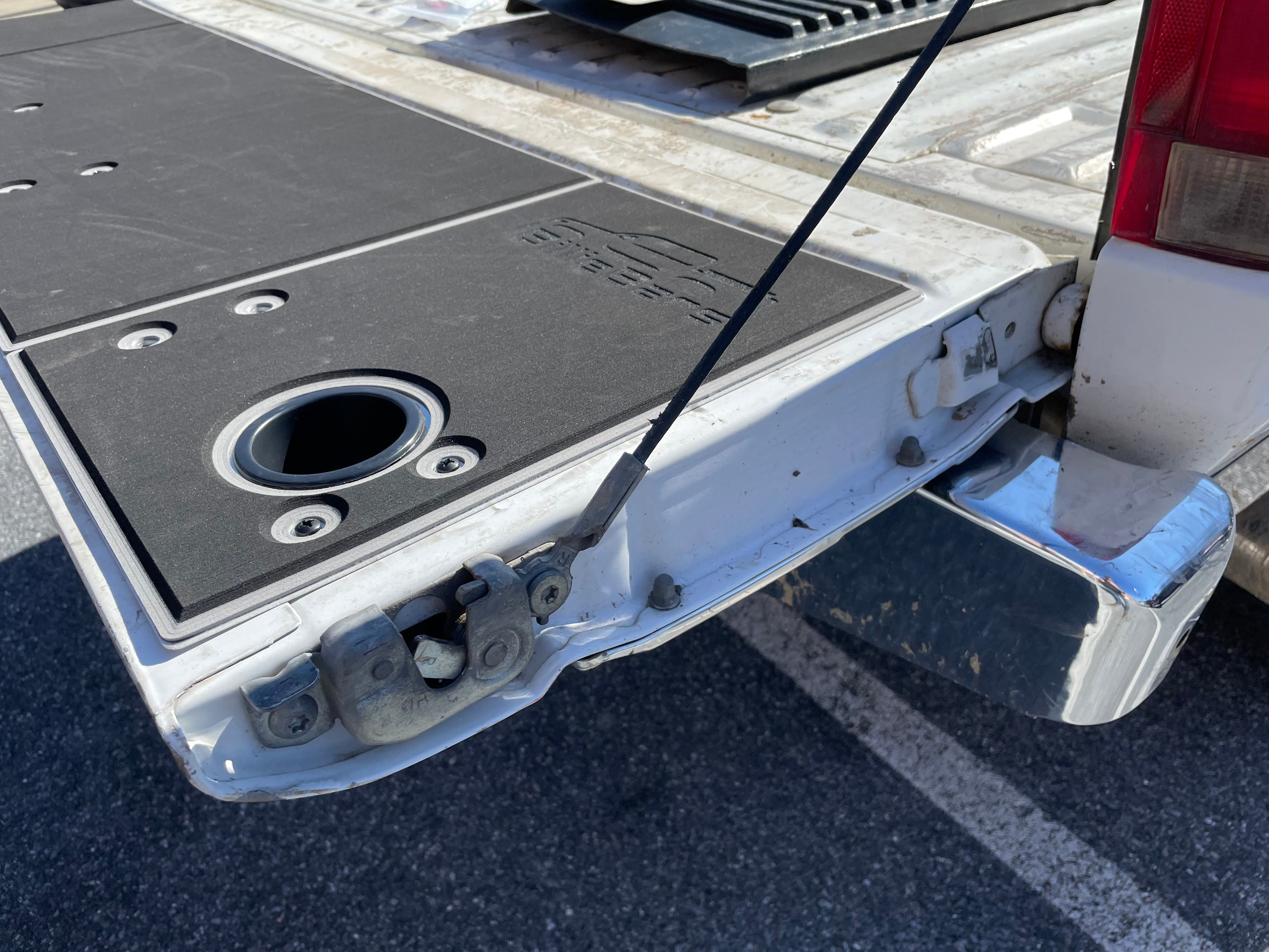 BillieBars Tailgate Cover – F250 / F350 (1987–1996)
