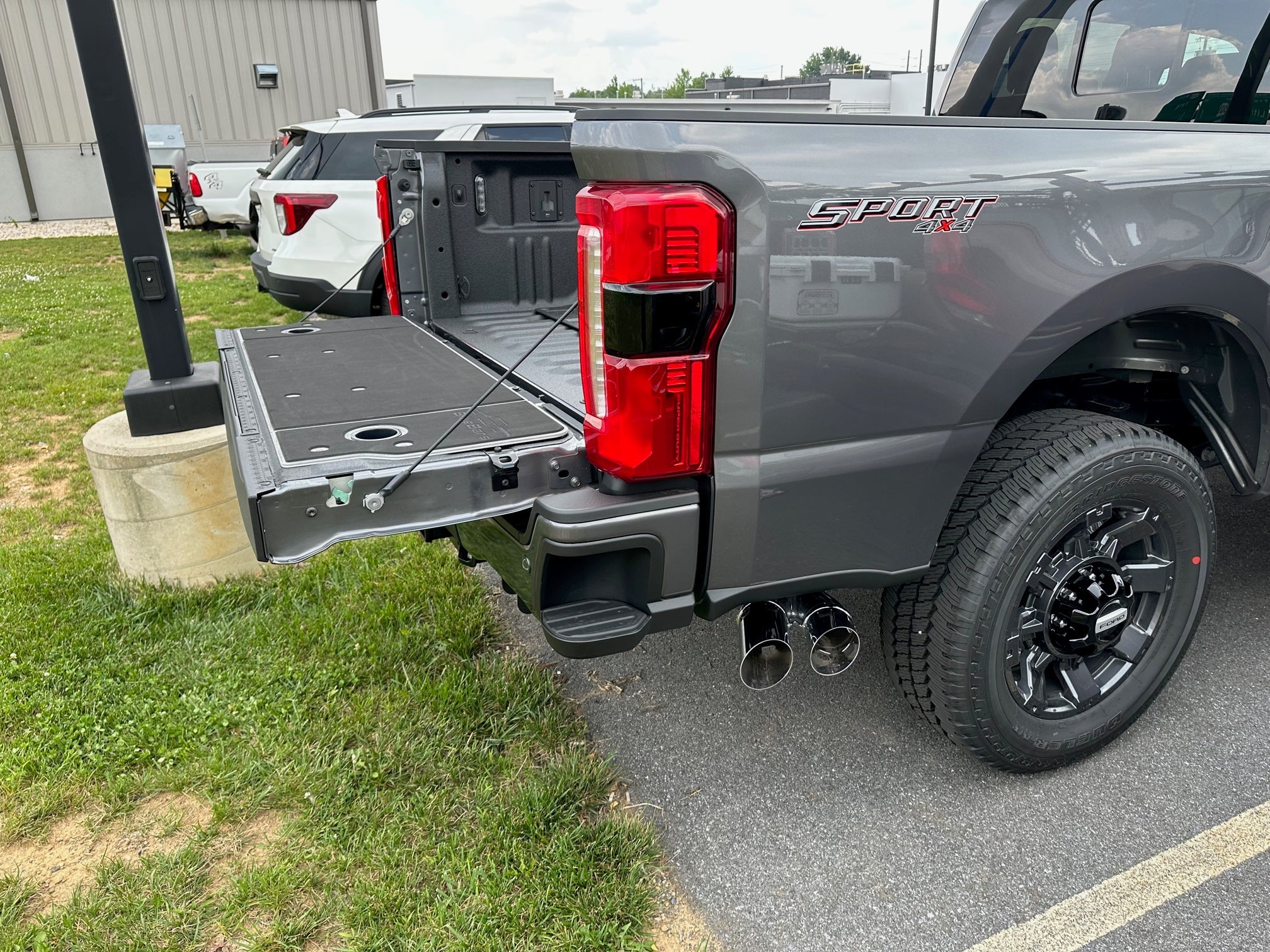 BillieBars Tailgate Cover – F250 / F350 Super Duty (2023+)