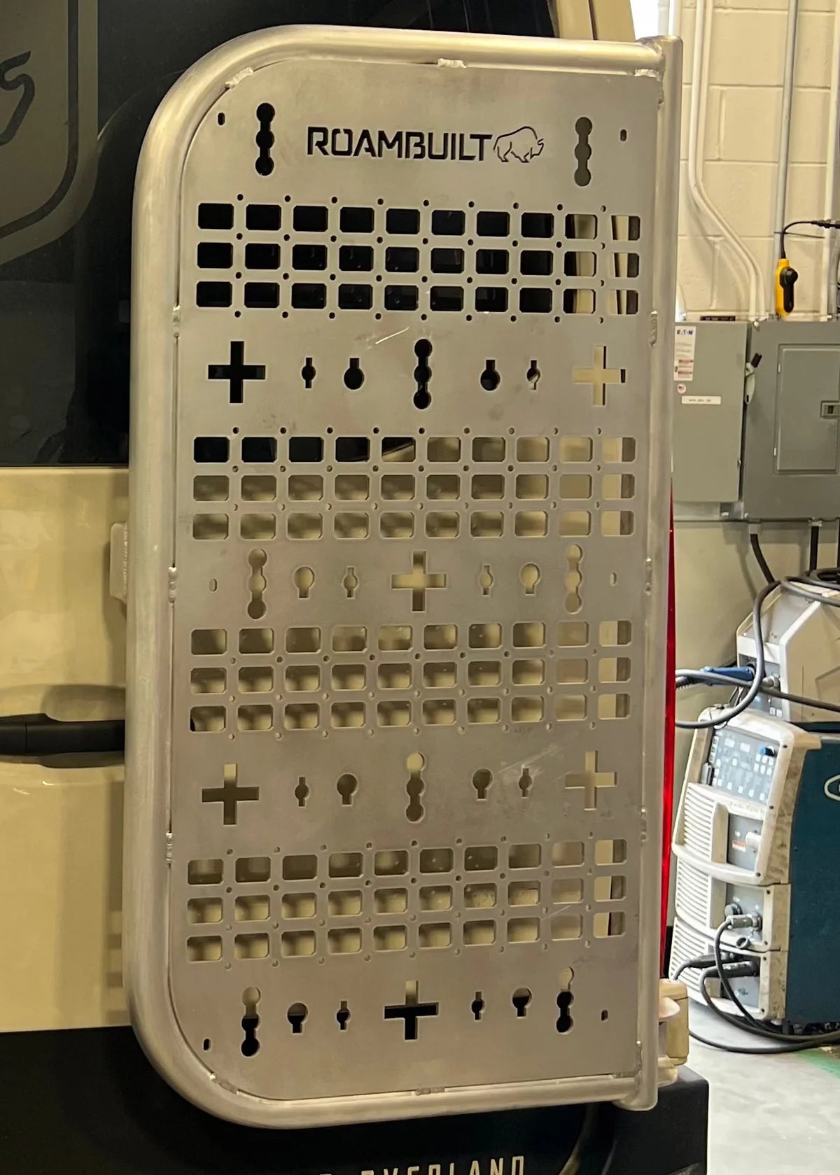 ROAMBUILT Passenger Side Box Mount