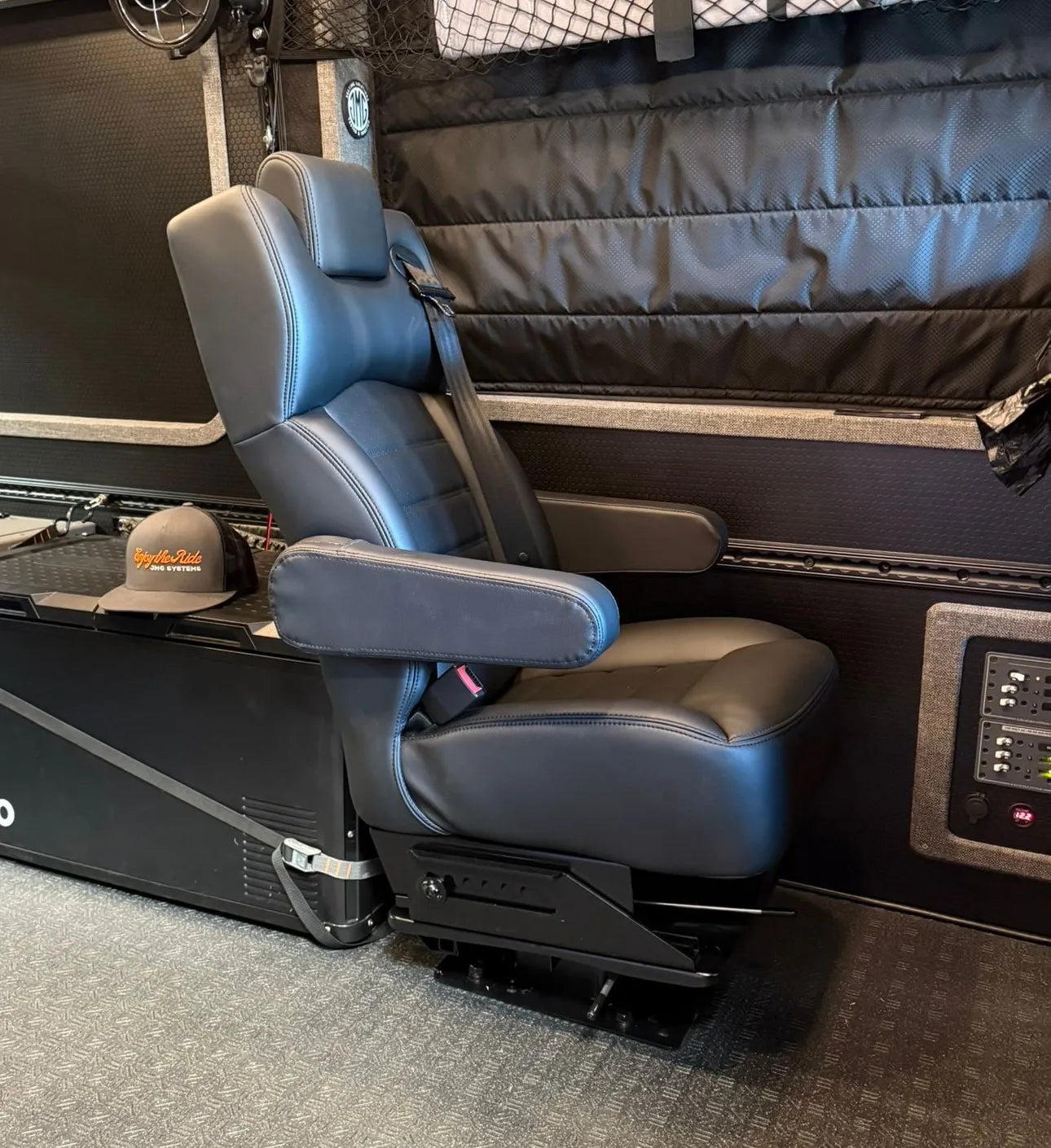 JMG Systems Nex-Gen Swivel Captain Chair + Mounting Kit