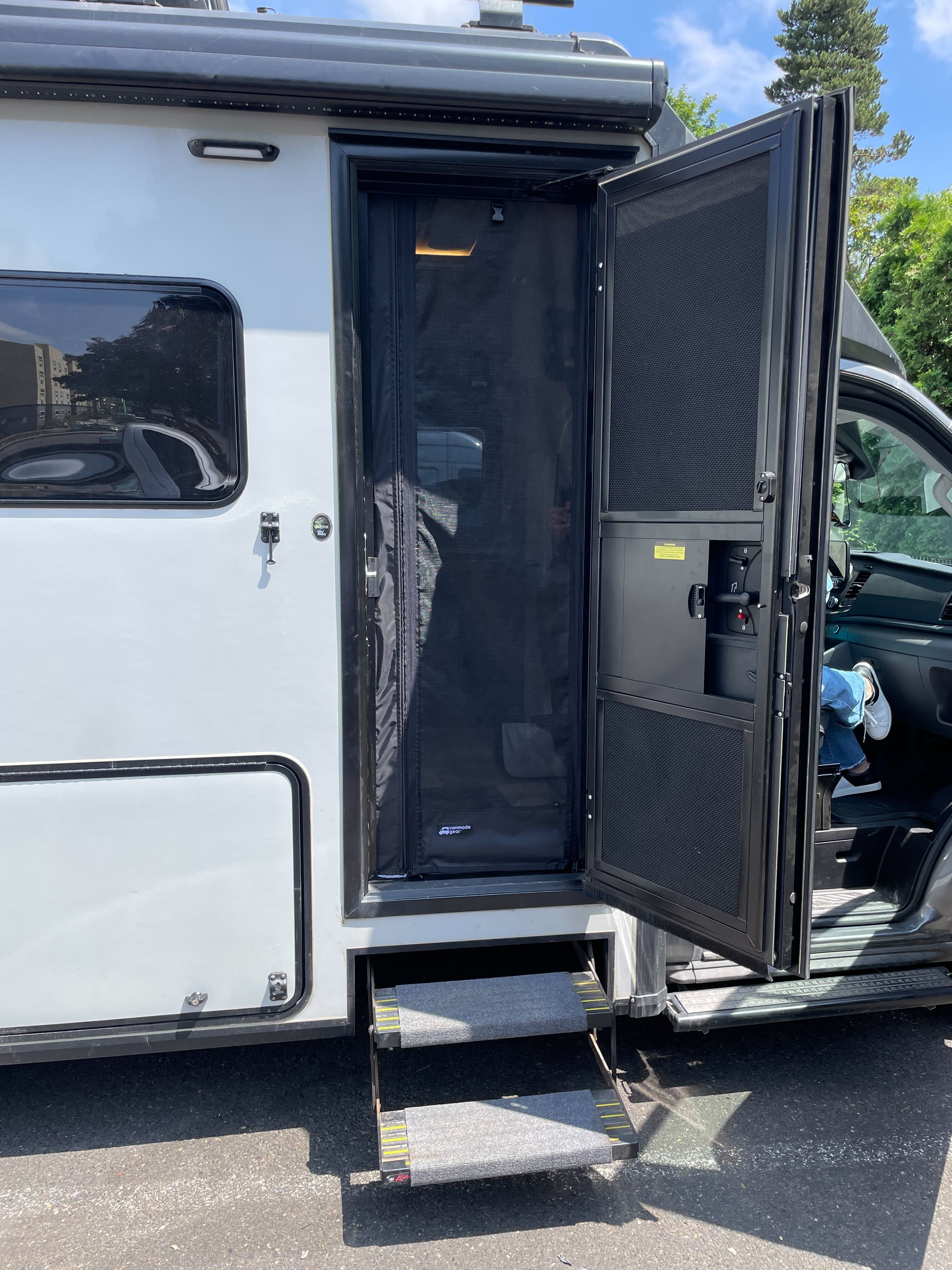 Transit Ekko - Screen Door