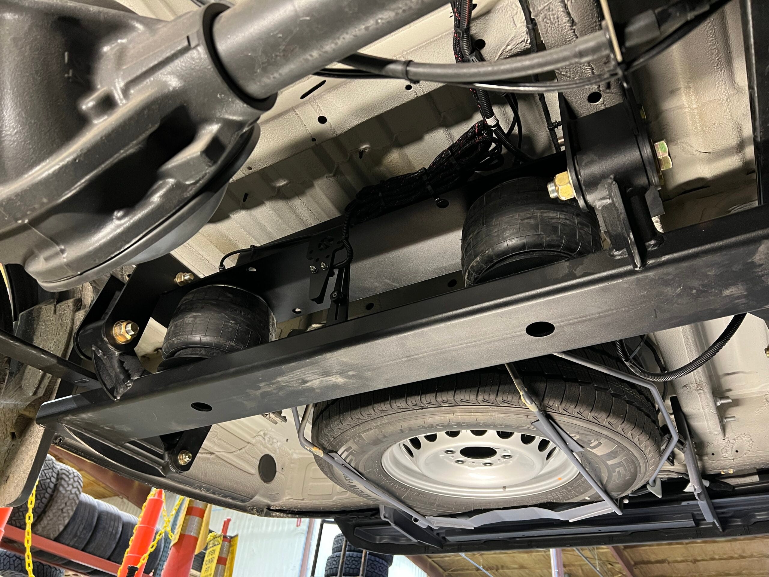 2015+ Mercedes-Benz / Freightliner Sprinter 2500 SRW – 2-Stage Rear Air Suspension