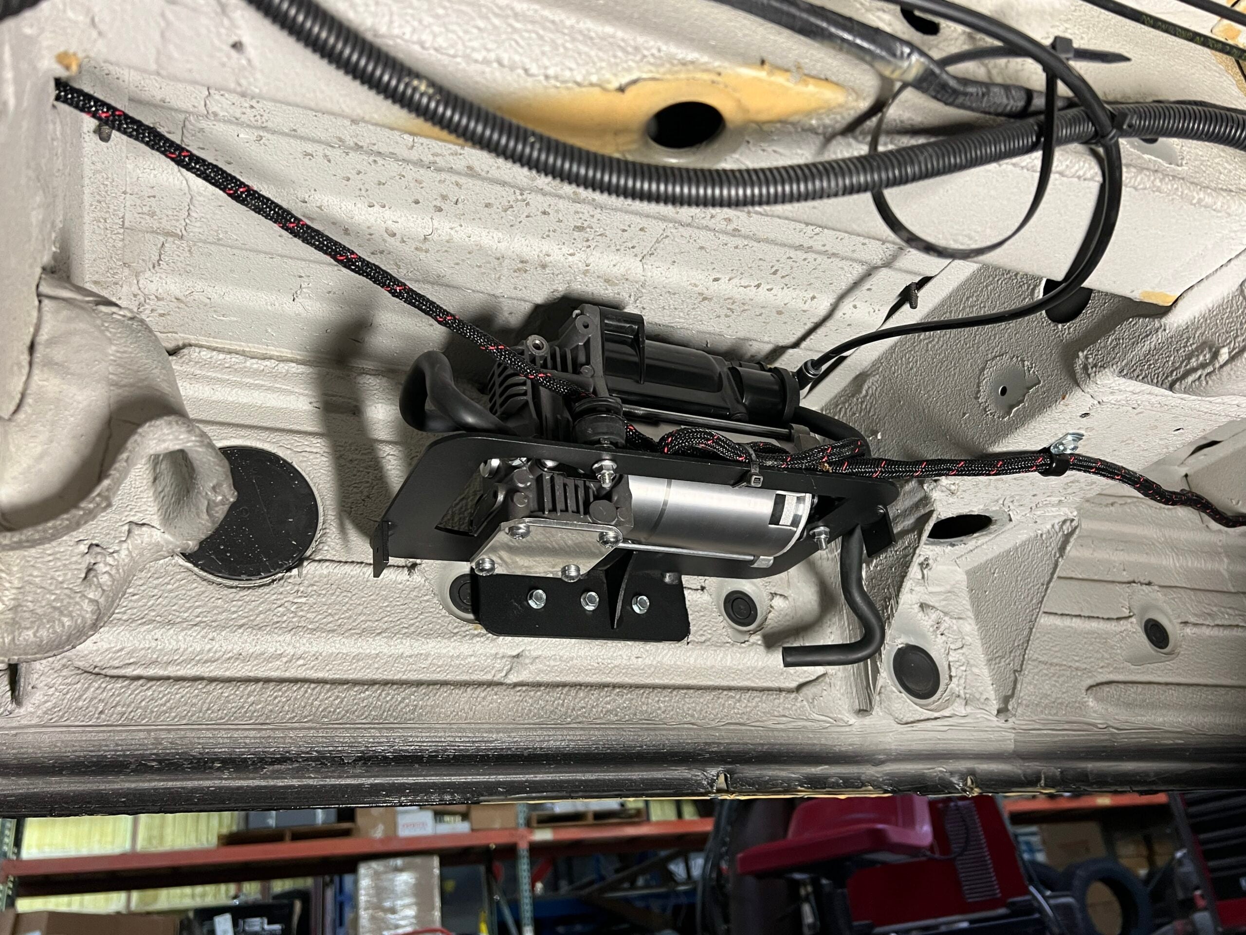 2015+ Mercedes-Benz / Freightliner Sprinter 2500 SRW – 2-Stage Rear Air Suspension
