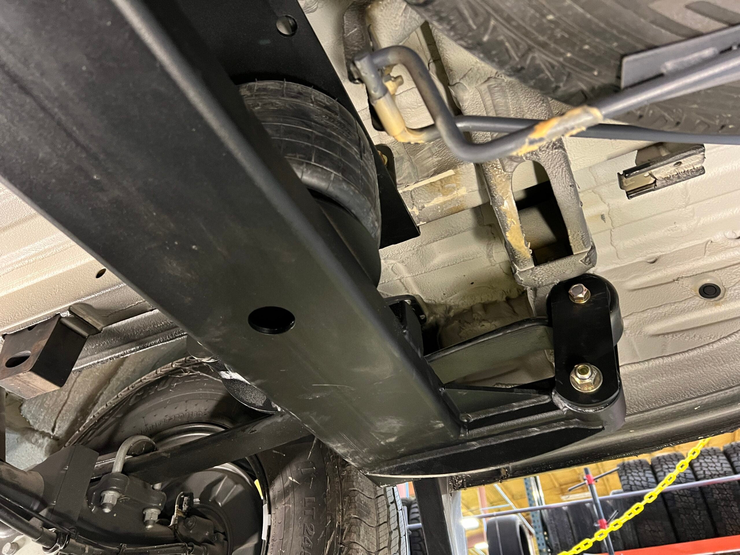 2015+ Mercedes-Benz / Freightliner Sprinter 2500 SRW – 2-Stage Rear Air Suspension