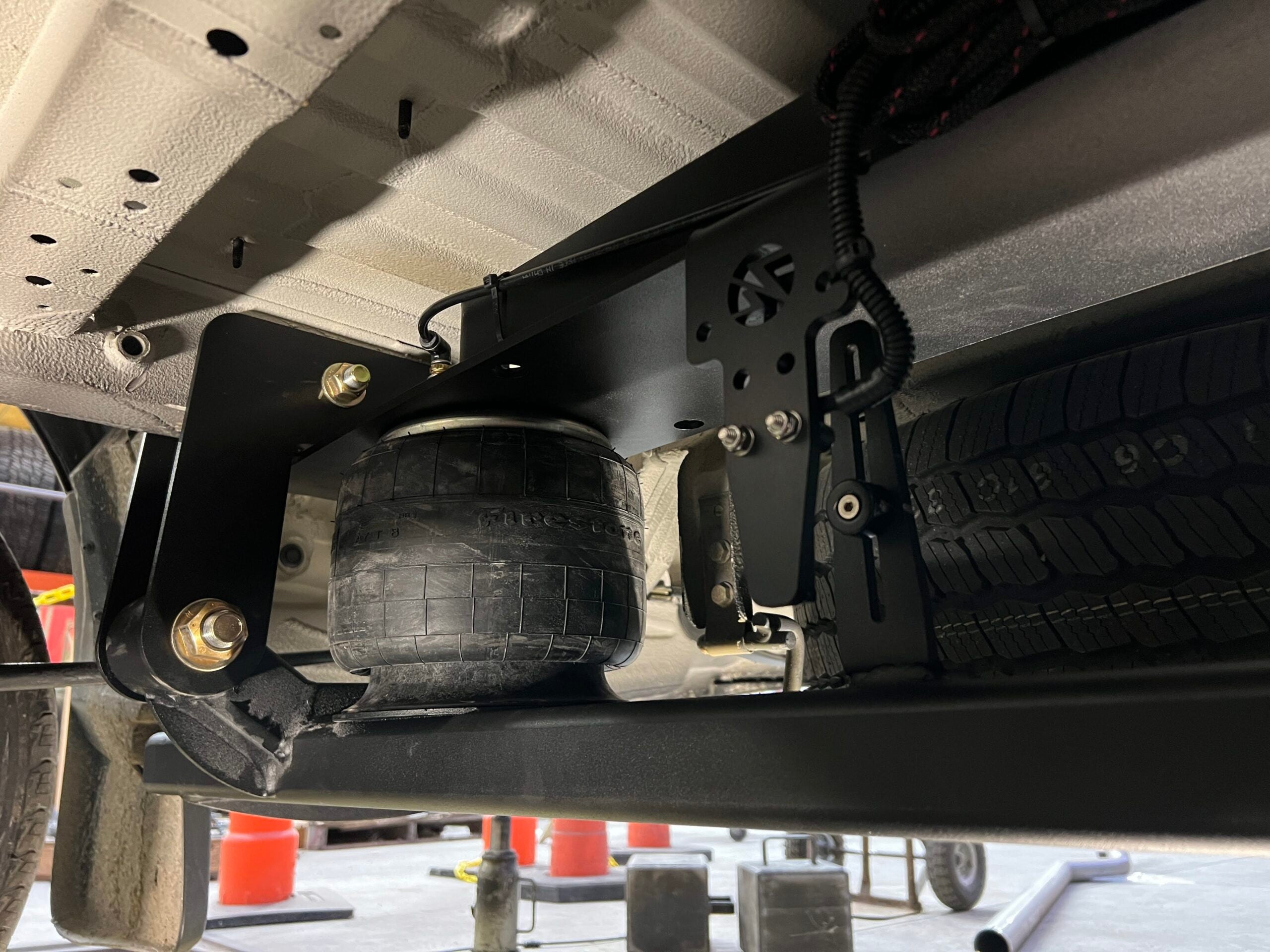 2015+ Mercedes-Benz / Freightliner Sprinter 2500 SRW – 2-Stage Rear Air Suspension