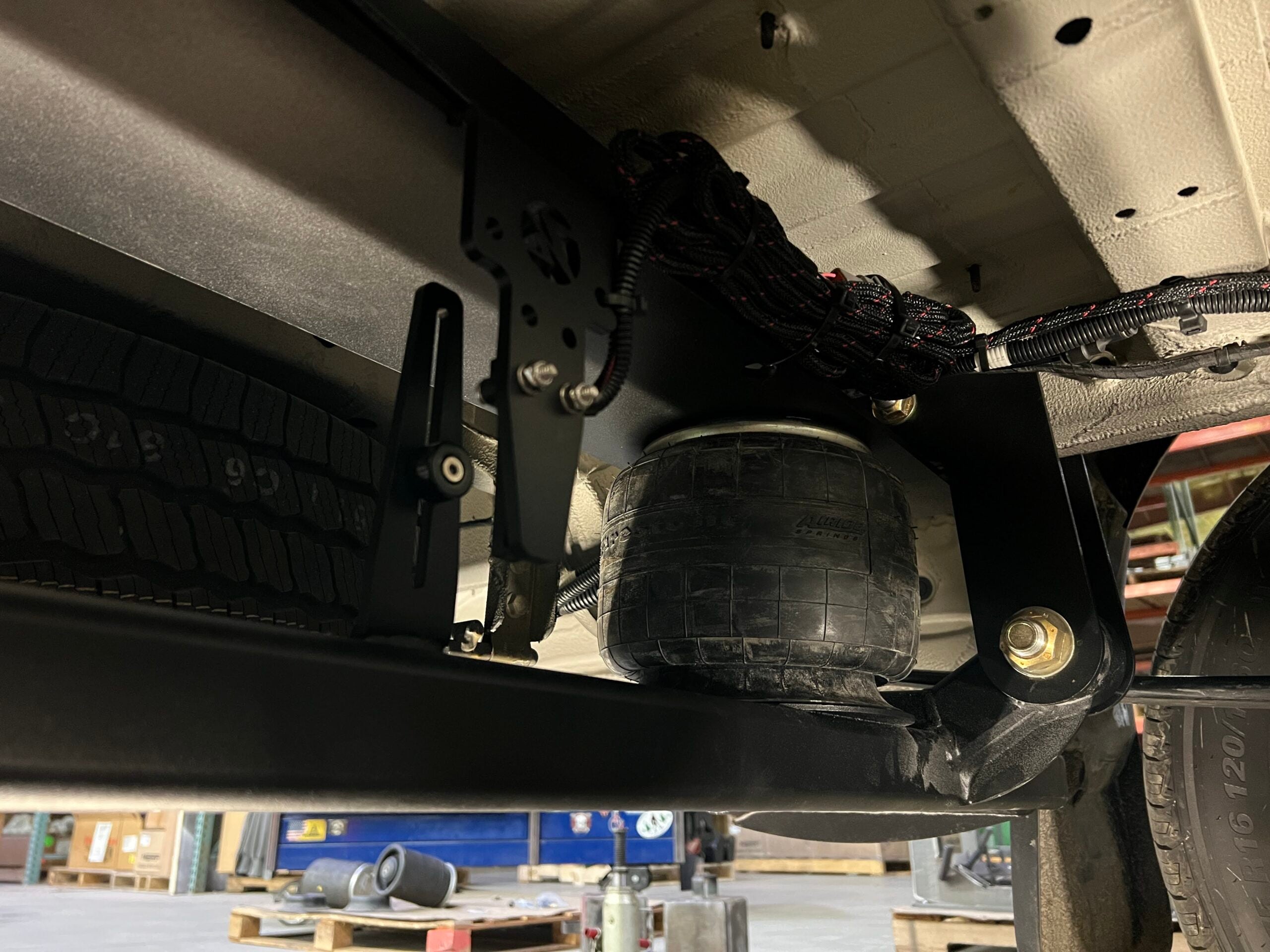 2015+ Mercedes-Benz / Freightliner Sprinter 2500 SRW – 2-Stage Rear Air Suspension