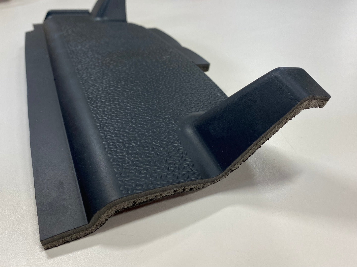 Floor Trim Gap Filler for Mercedes Sprinter 907 (2019–2025) – Seat Base Floor Trim Left or Right