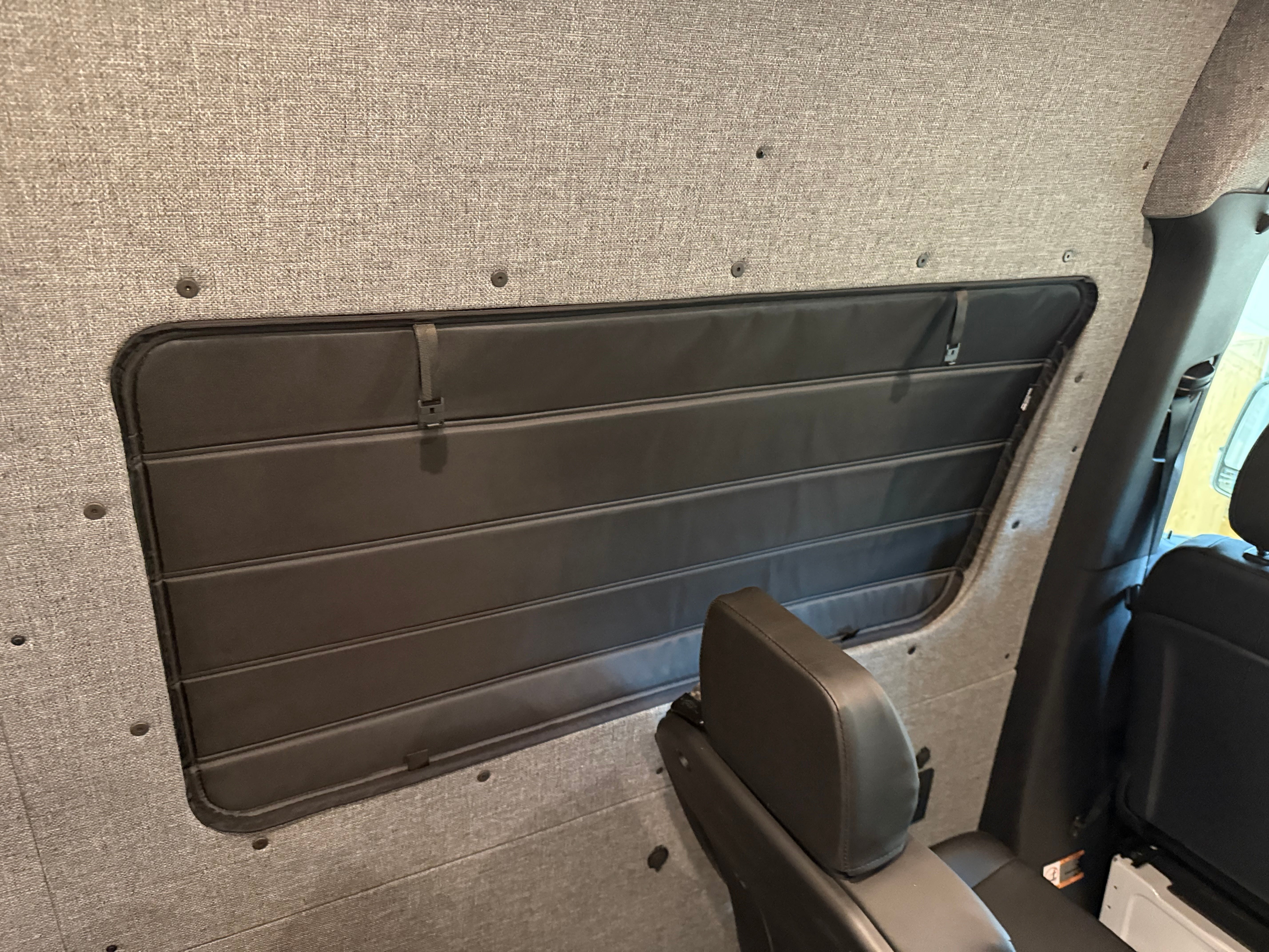 Sprinter - Crew Window Shade (Driver’s Side, 1st Row)