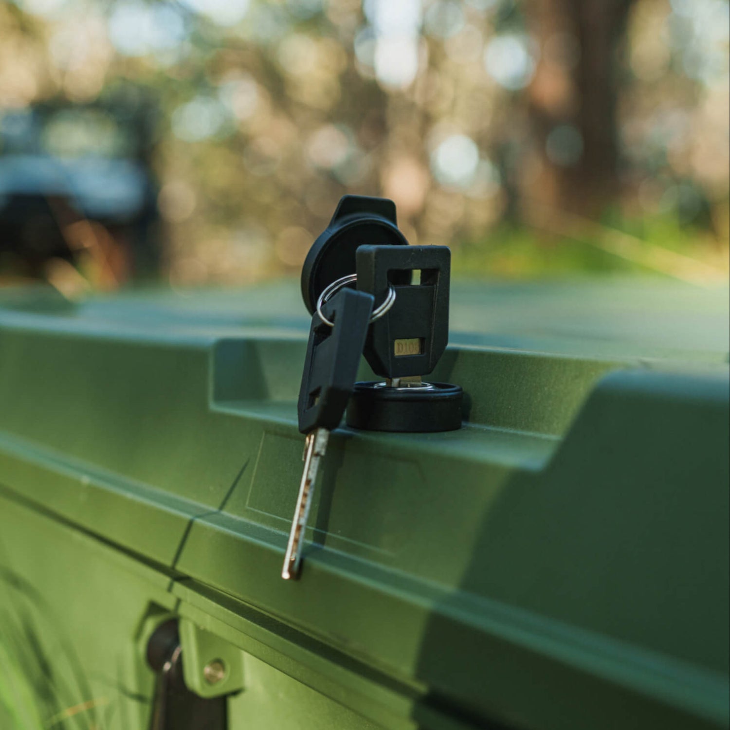 [A0031-MANF-GRN, A0030-MMAN-GRN] A close-up of the Honcho 80 lock and key that keeps your most valuable items secure.