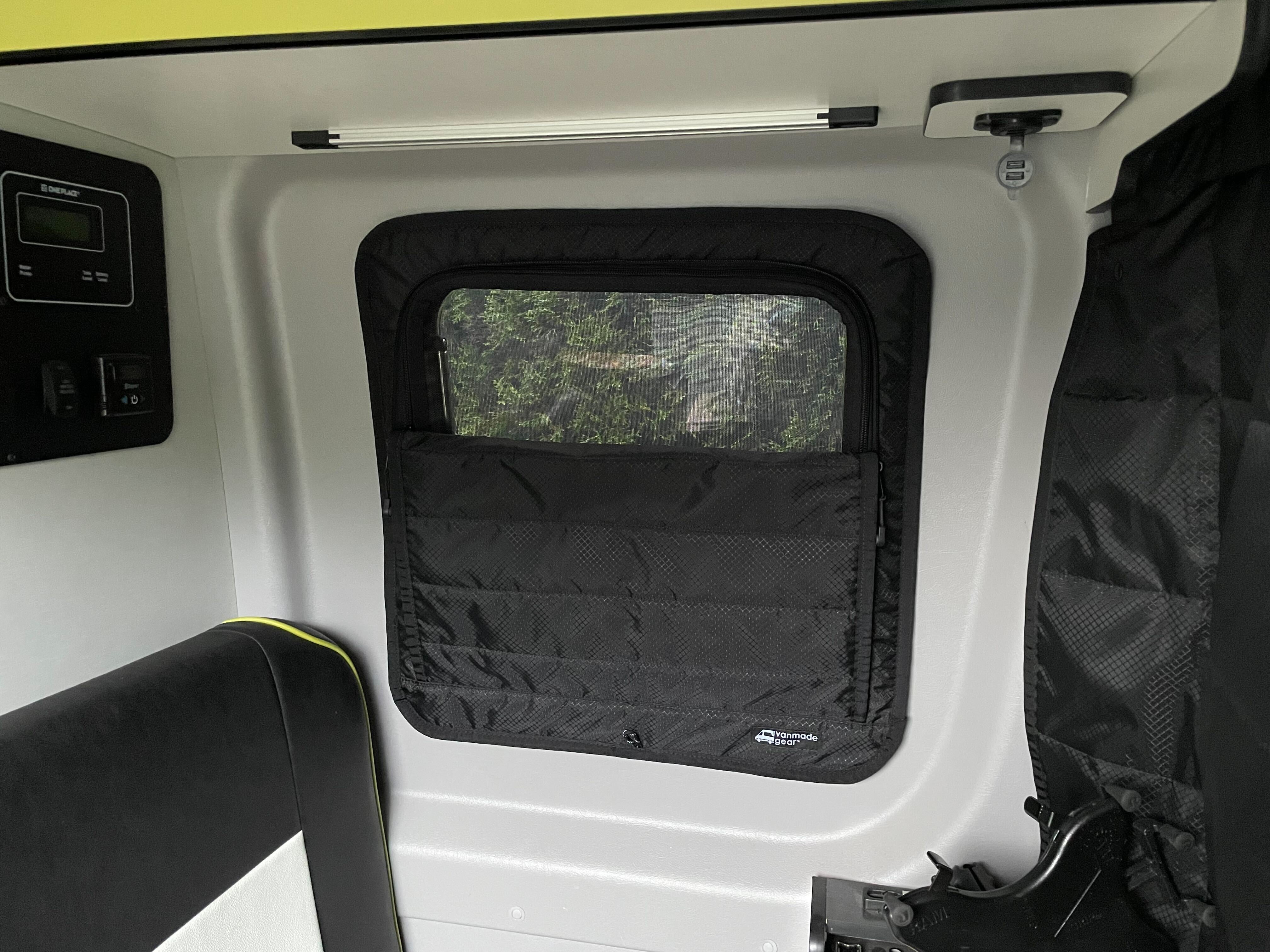Tiffin GH1 - Dinette Zipper Shade