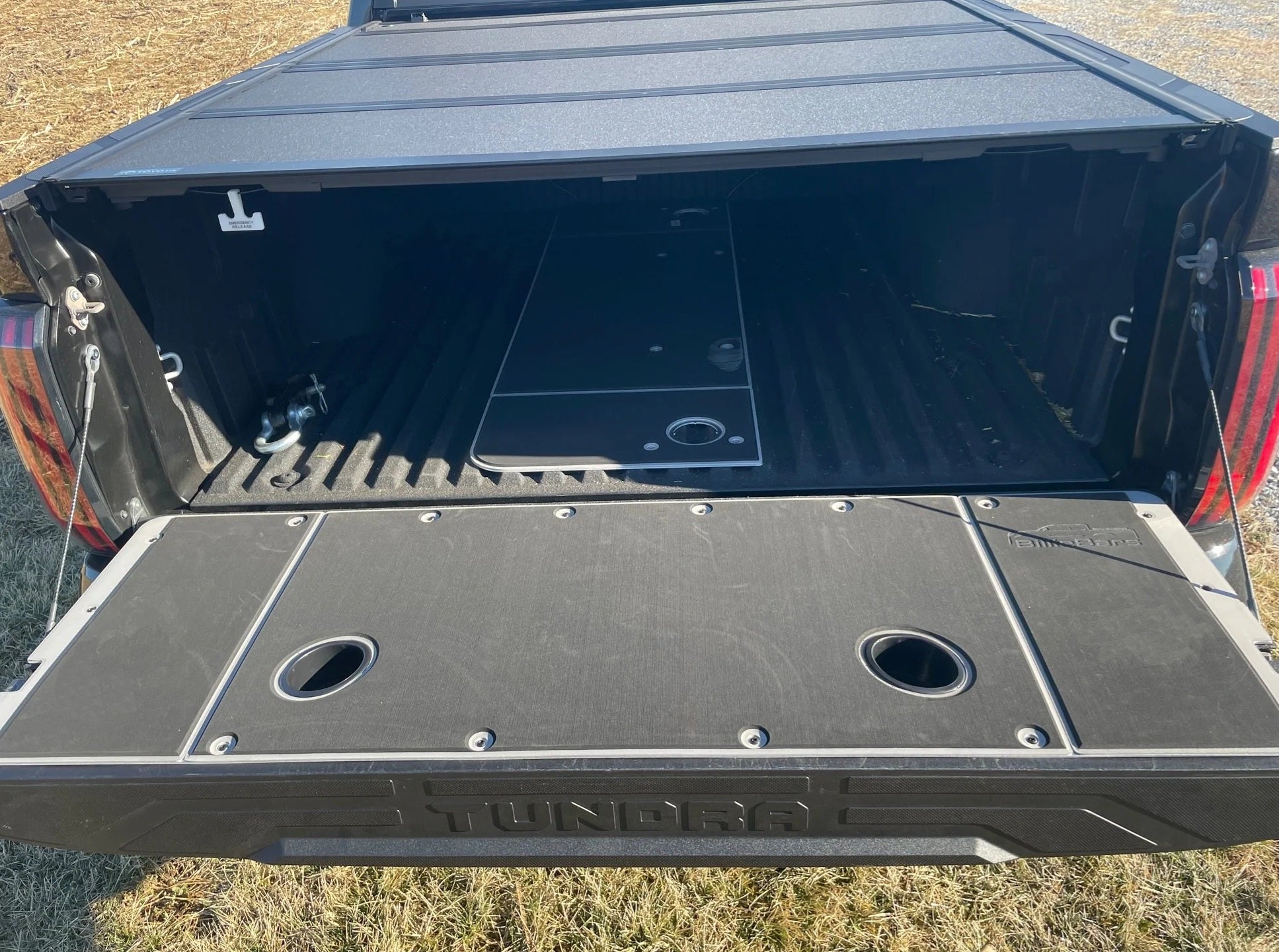 BillieBars Tailgate Cover – Tundra (2022+)