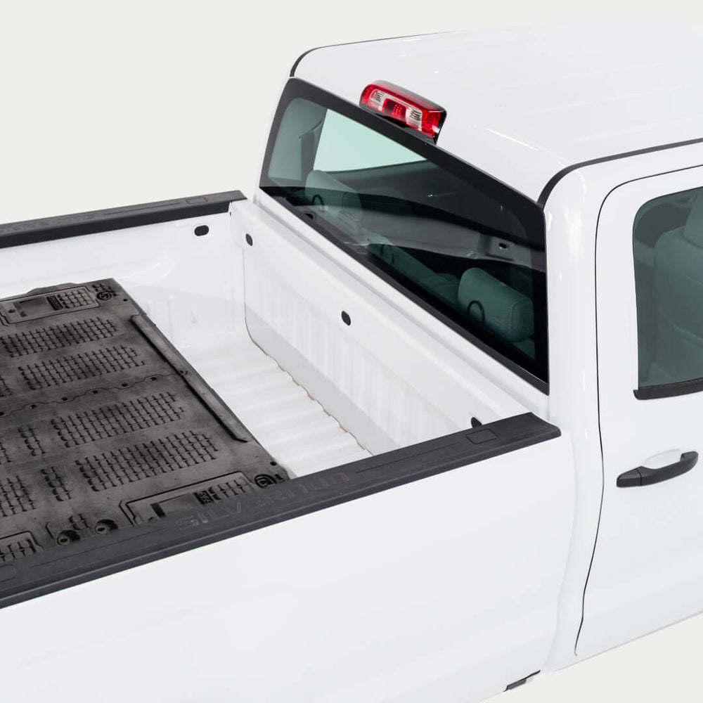[XS4G, XF7G, XG9G] Closeup of cabside gap a Drawer System leaves in a 8 foot truck.