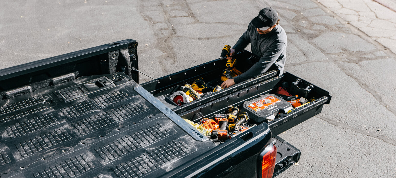 @expanded [XS4G, XF7G, XG9G] A man retrieving tools from his Drawer System.