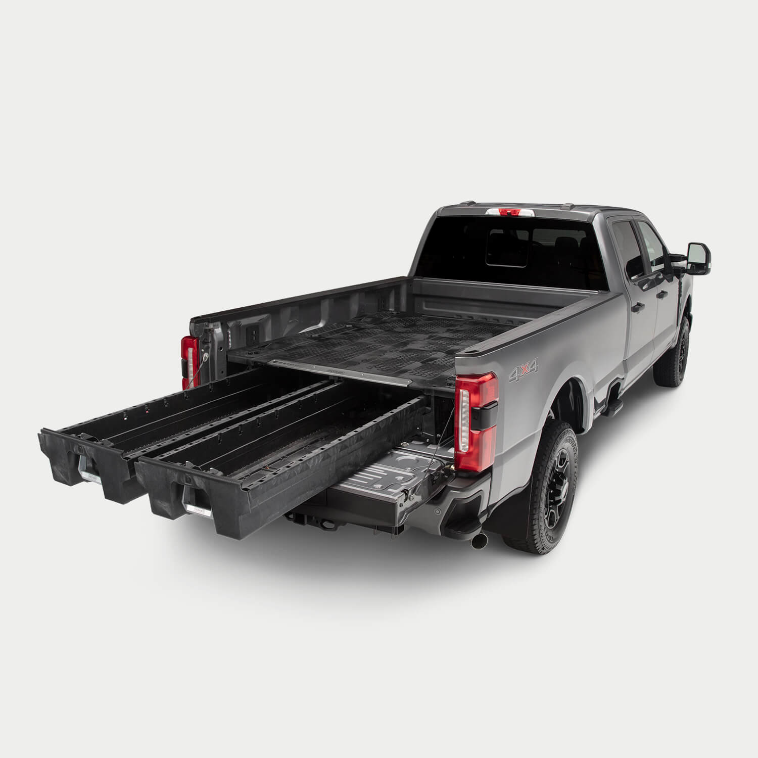 [XS4G, XF7G, XG9G] Angled image of a super duty truck with a Drawer System in the bed with drawers fully extended.