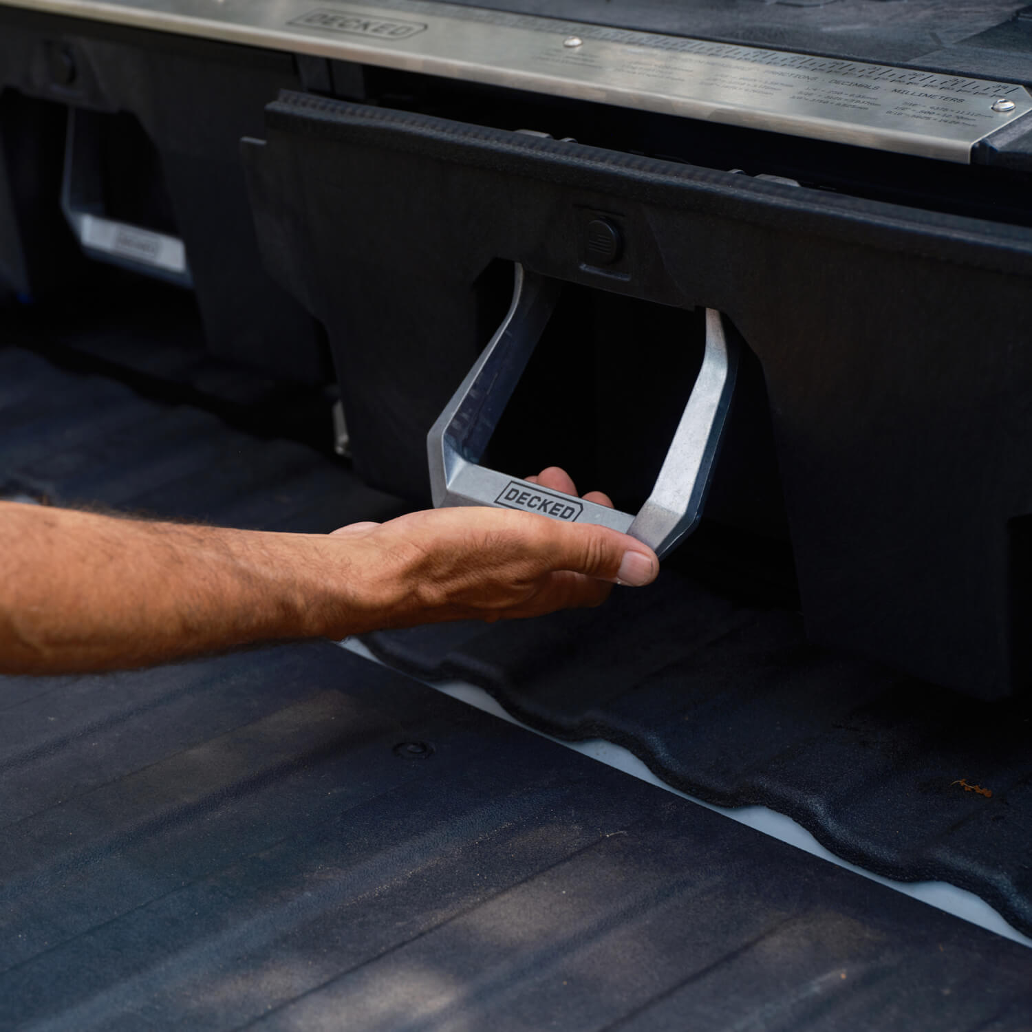 [XF6, XF7, XG5, XG9, XG10, XR5, XS4, XS5] A person pulling the Drawer System handle to open the drawer.
