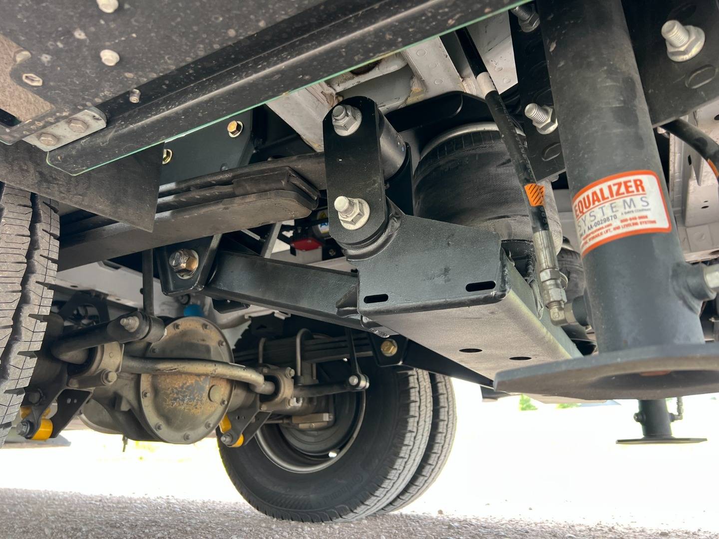 2014+ Mercedes-Benz Sprinter Van 3500 DRW – 2-Stage Rear Air Suspension