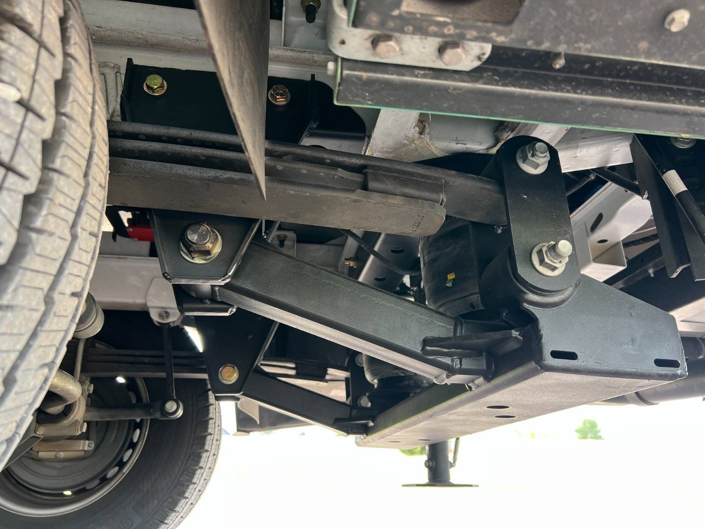 2014+ Mercedes-Benz Sprinter Van 3500 DRW – 2-Stage Rear Air Suspension