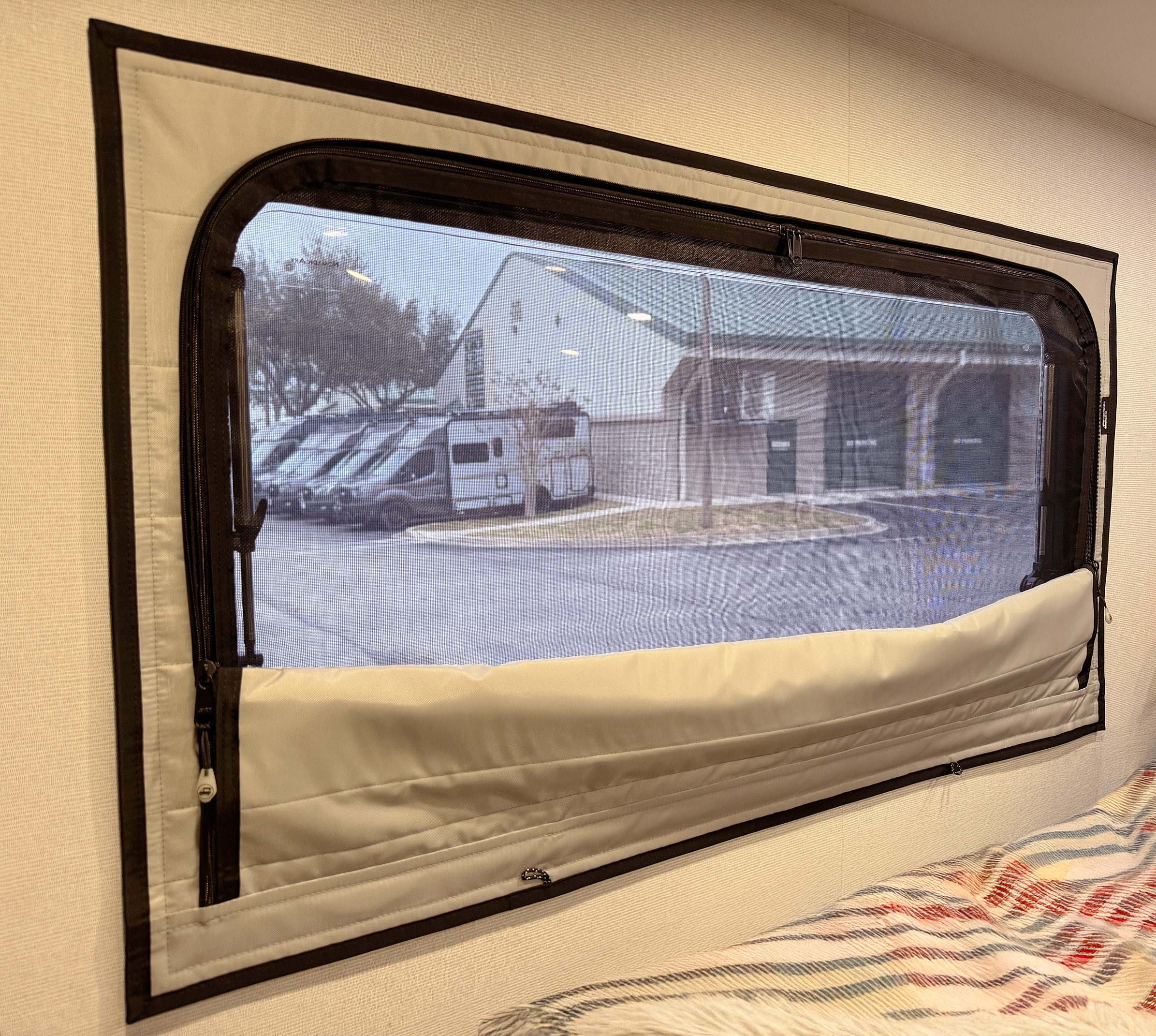 Tiffin Open Trail - Bed Zipper Shade (Set)